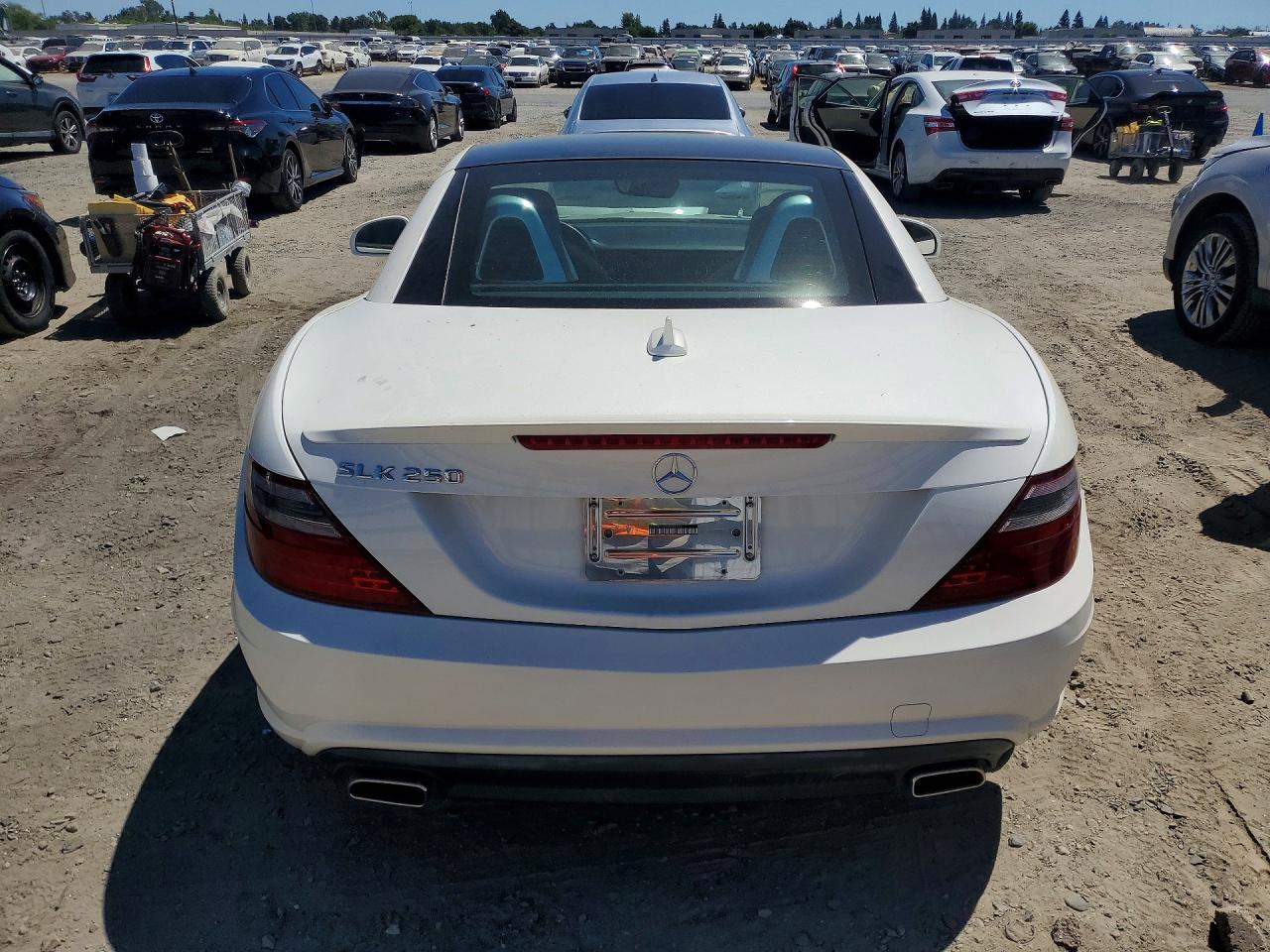 2015 Mercedes-benz Slk 250 White vin: WDDPK4HAXFF102611
