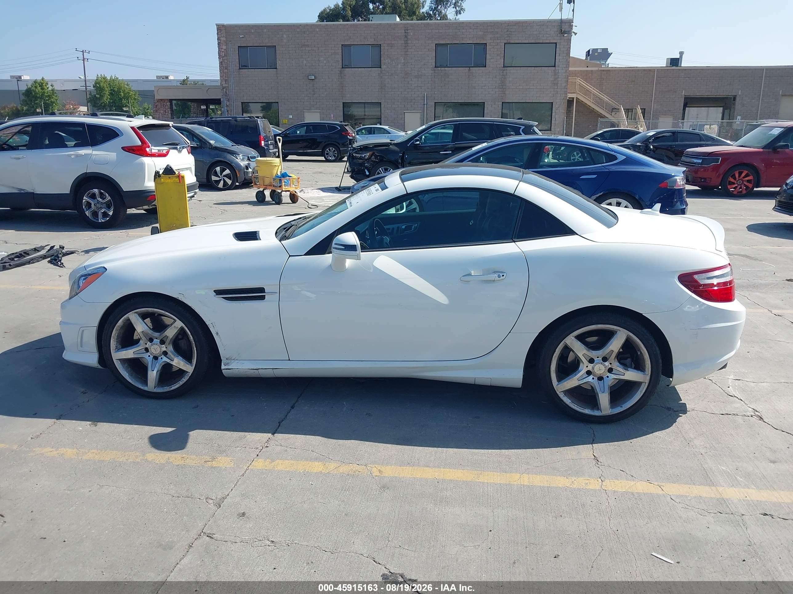 2014 Mercedes-benz Slk 350   Белый vin: WDDPK5HA0EF085502