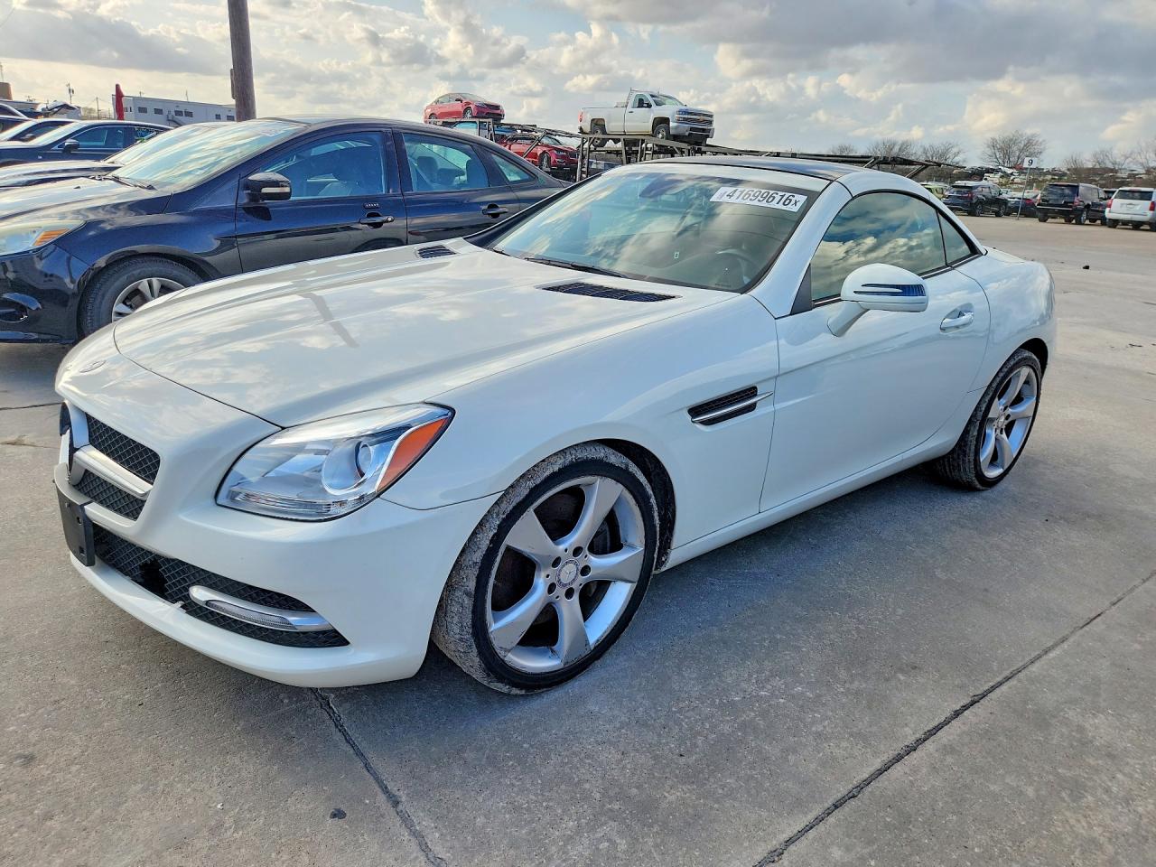 2012 Mercedes Benz Slk 350 White vin: WDDPK5HA1CF038430