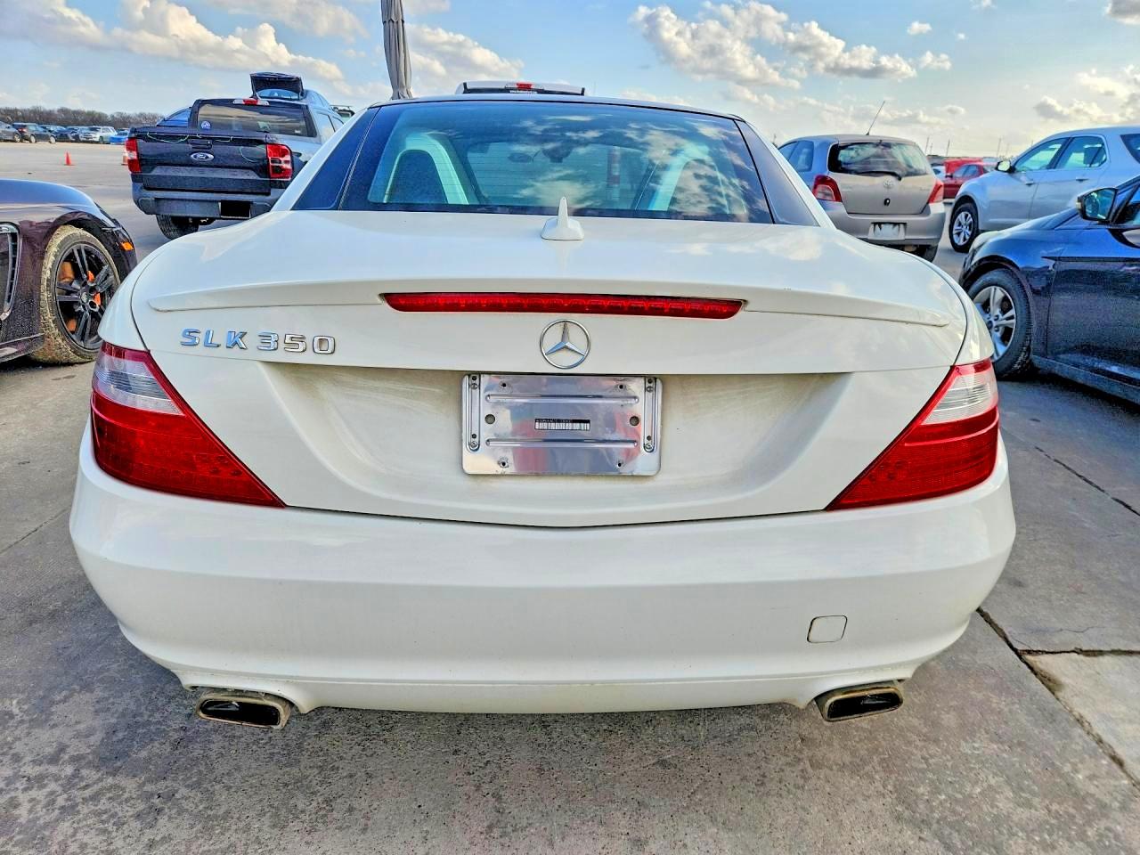 2012 Mercedes Benz Slk 350 White vin: WDDPK5HA1CF038430