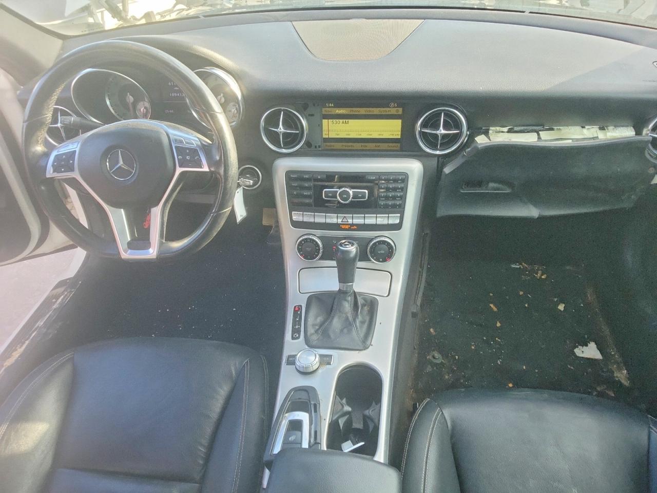 2012 Mercedes Benz Slk 350 White vin: WDDPK5HA1CF038430
