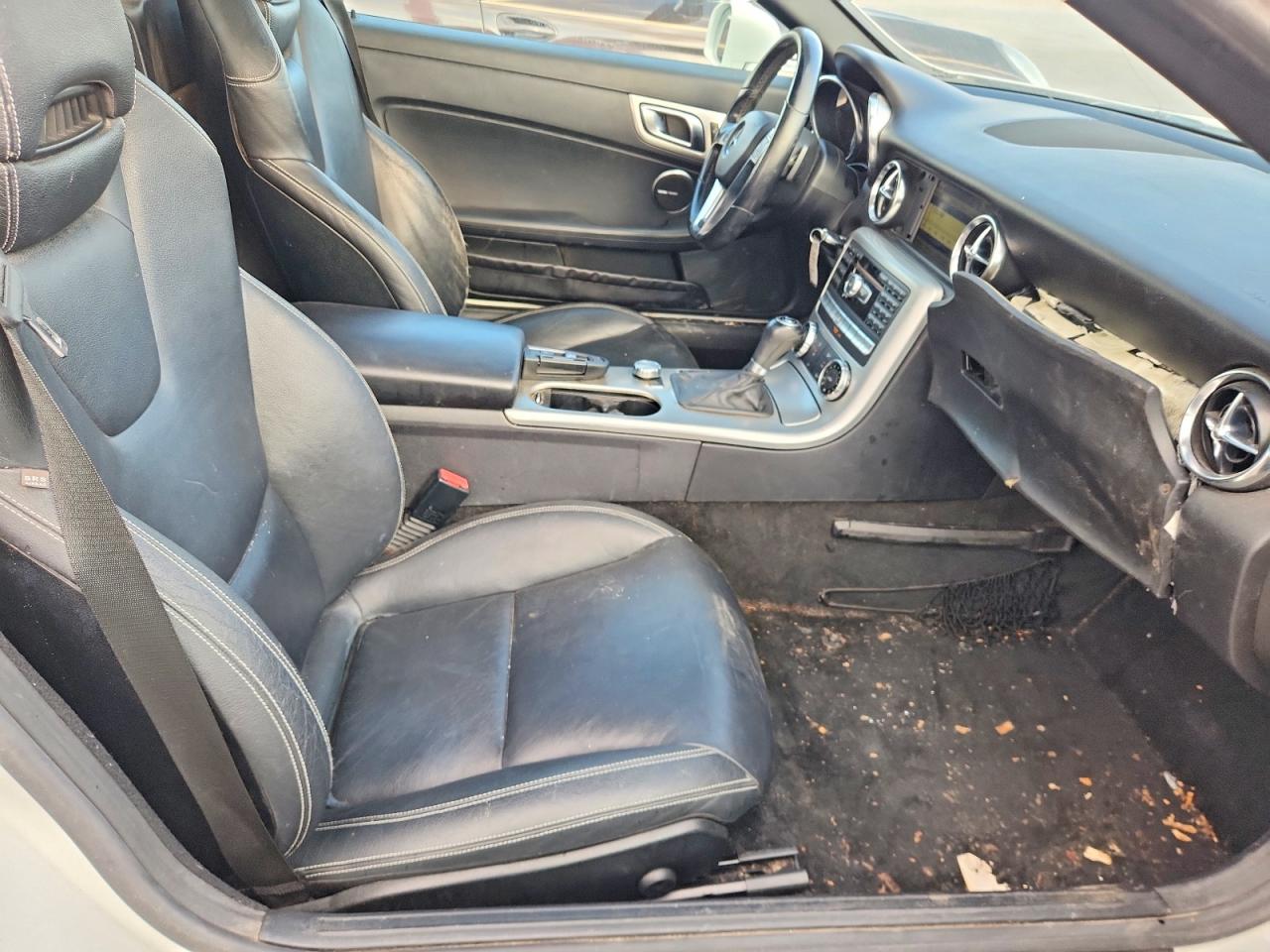 2012 Mercedes Benz Slk 350 White vin: WDDPK5HA1CF038430