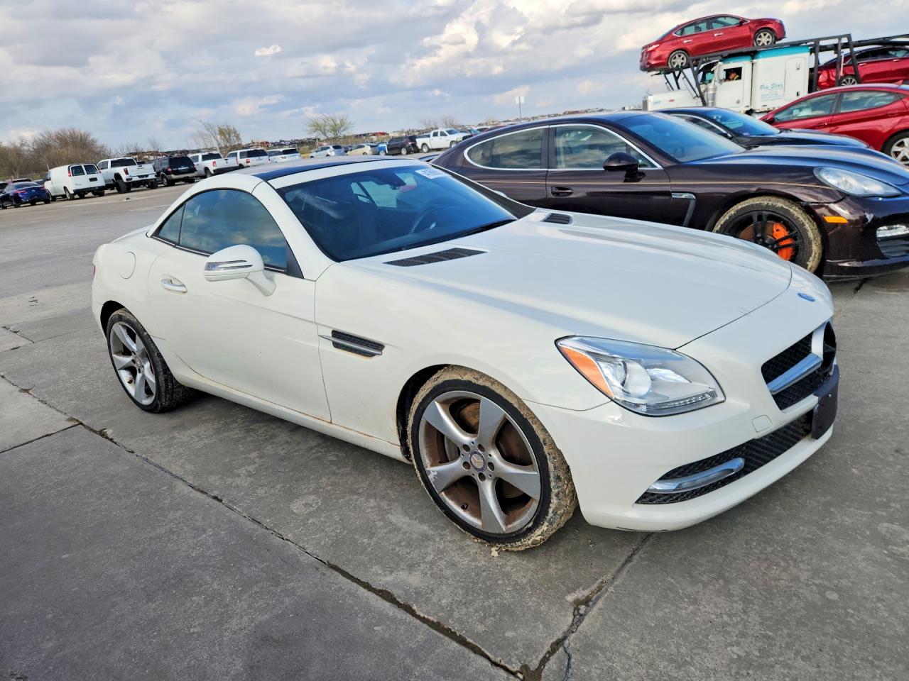 2012 Mercedes Benz Slk 350 White vin: WDDPK5HA1CF038430