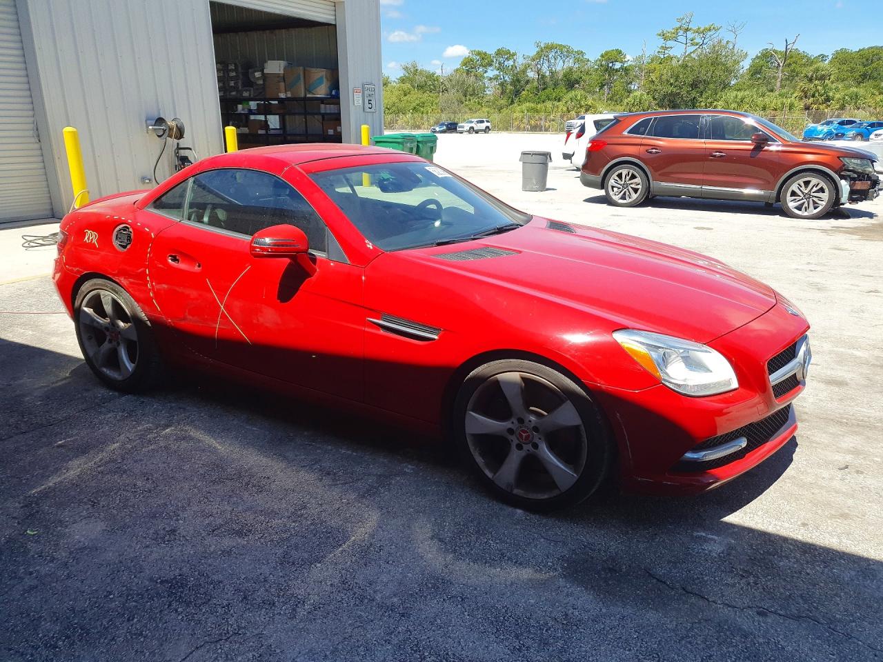 2013 Mercedes-benz Slk 350 Red vin: WDDPK5HA1DF050093