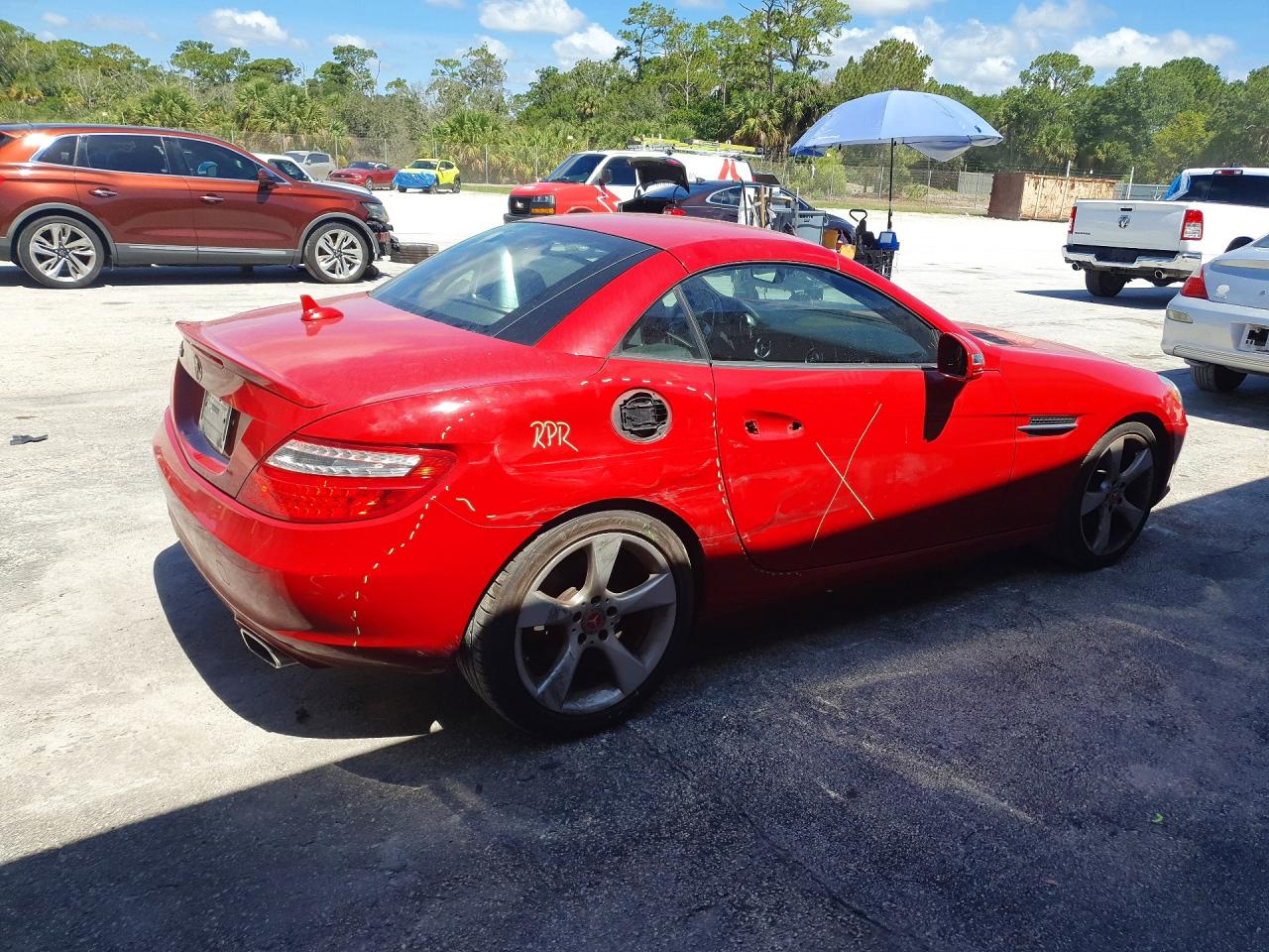 2013 Mercedes-benz Slk 350 Red vin: WDDPK5HA1DF050093
