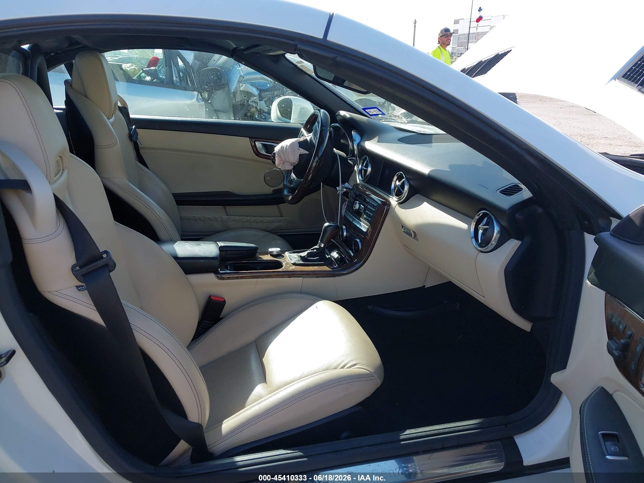 2014 Mercedes-benz Slk 350   White vin: WDDPK5HA1EF089946