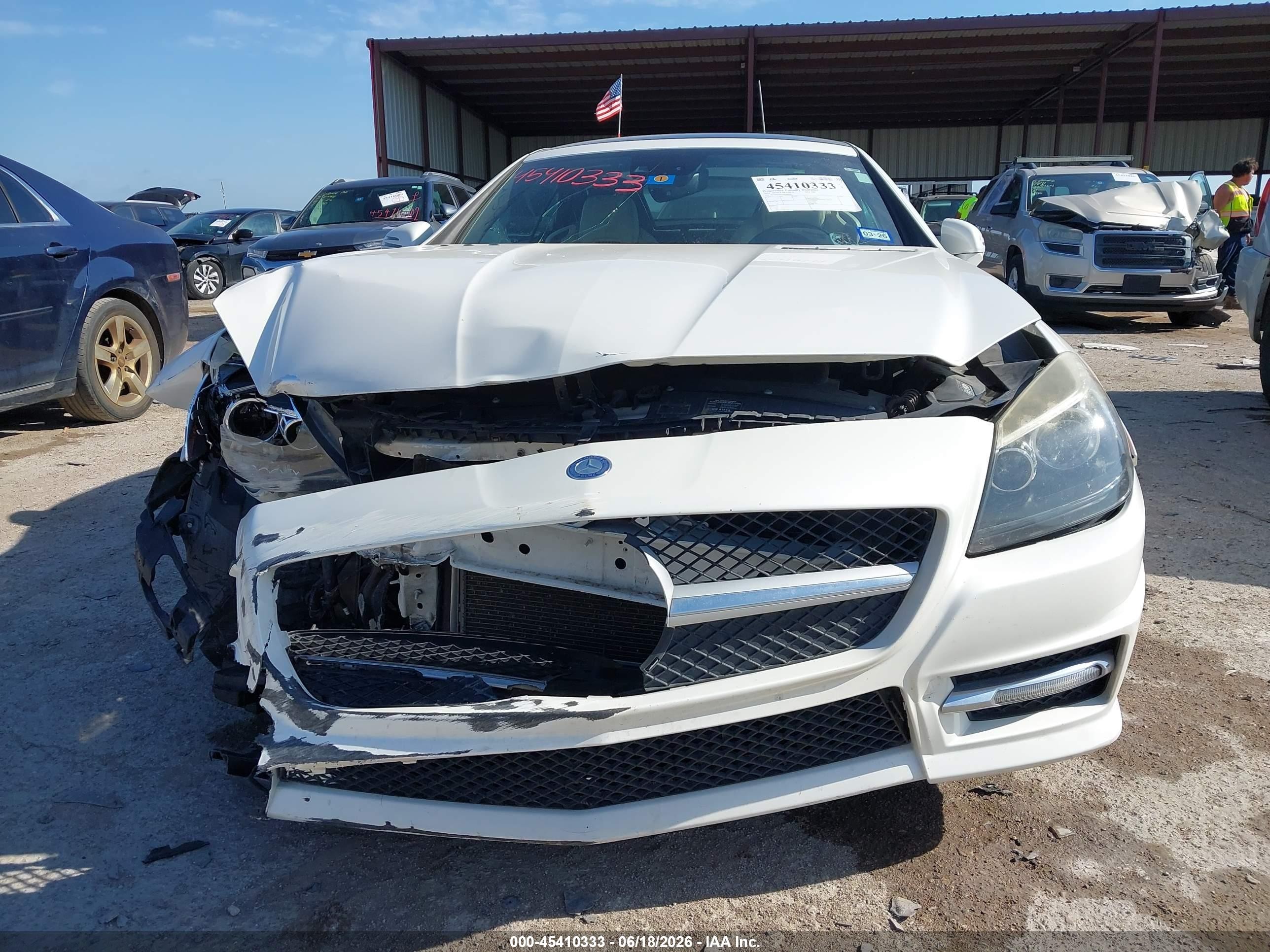 2014 Mercedes-benz Slk 350   White vin: WDDPK5HA1EF089946