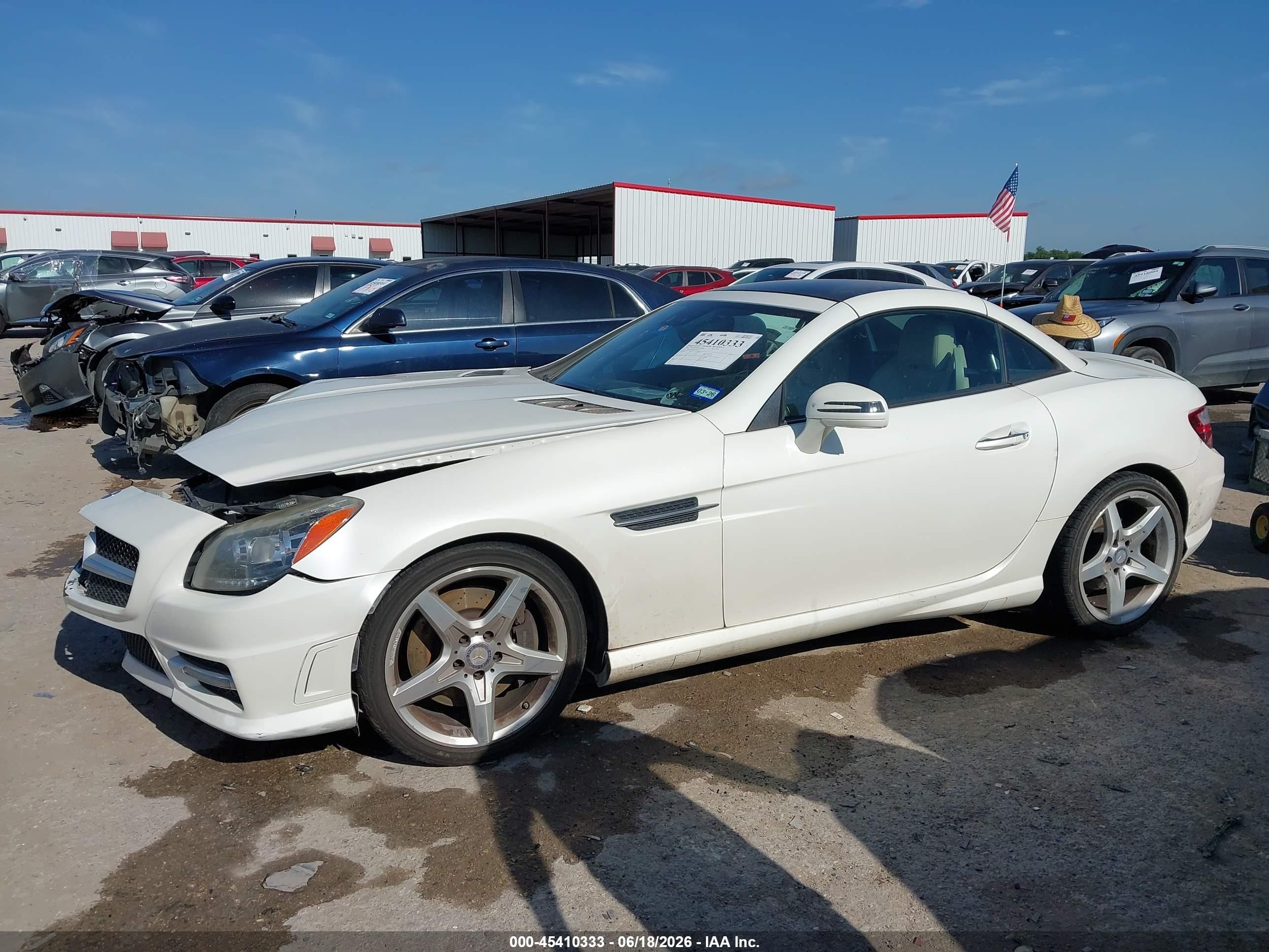 2014 Mercedes-benz Slk 350   White vin: WDDPK5HA1EF089946