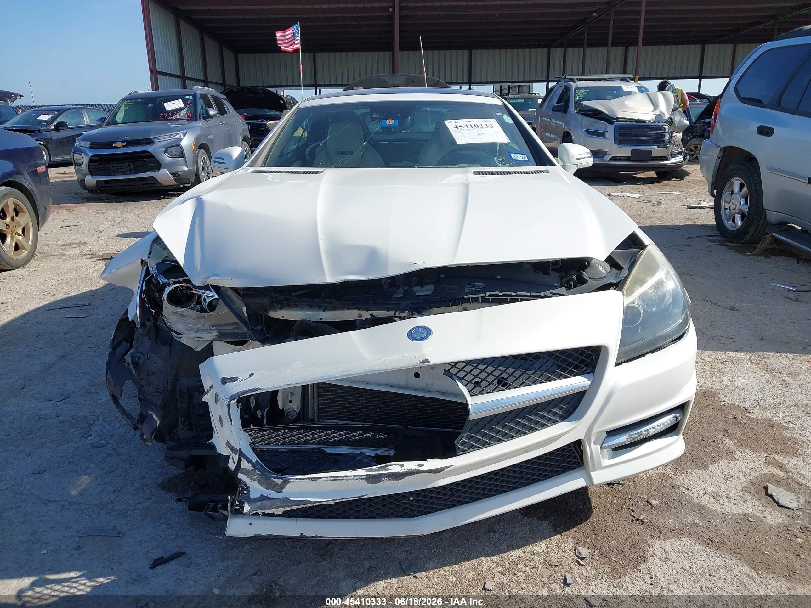 2014 Mercedes-benz Slk 350   White vin: WDDPK5HA1EF089946