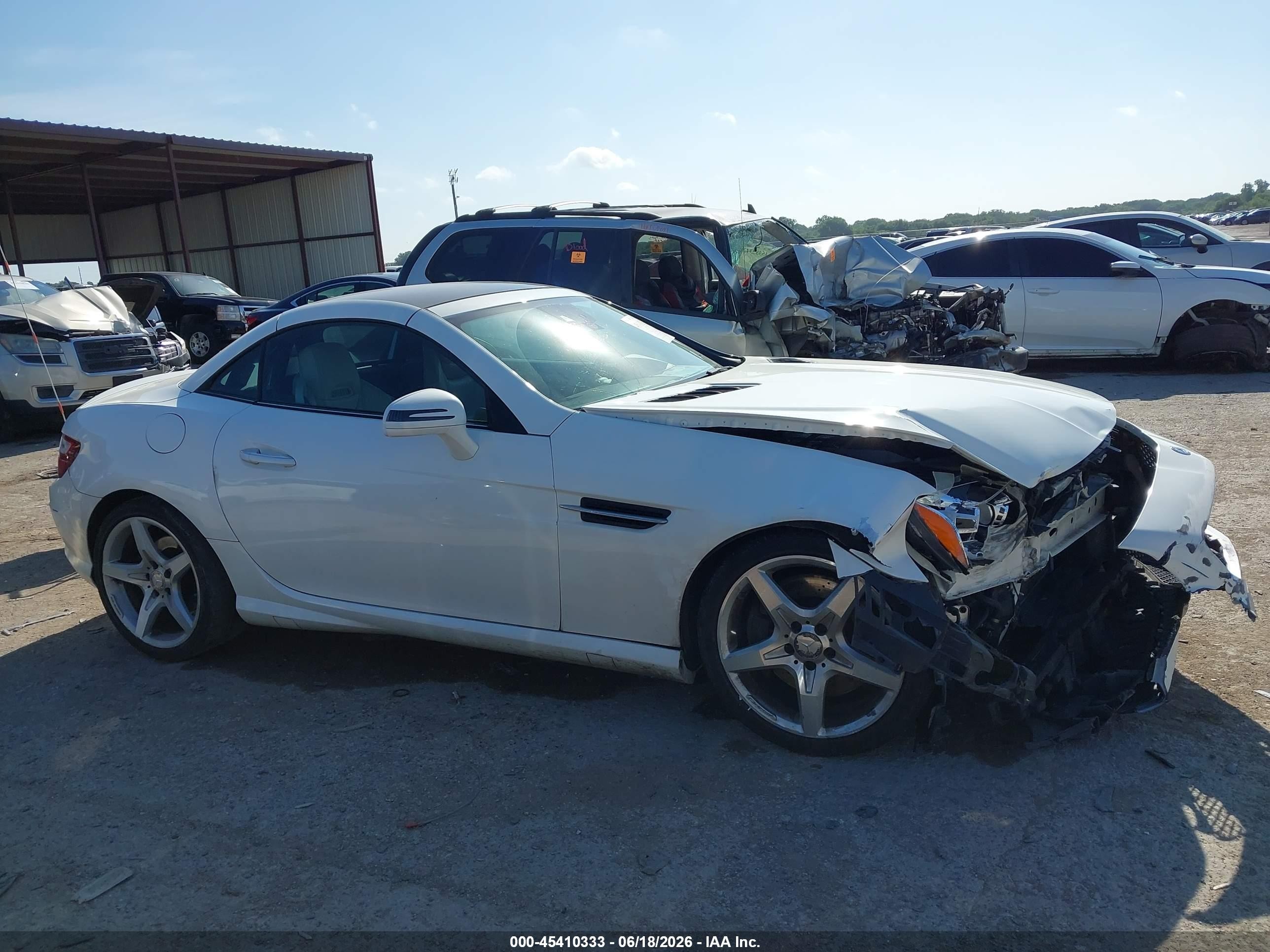 2014 Mercedes-benz Slk 350   White vin: WDDPK5HA1EF089946