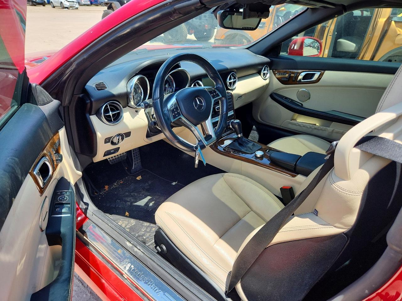 2015 Mercedes-benz Slk 350 Red vin: WDDPK5HA3FF103475