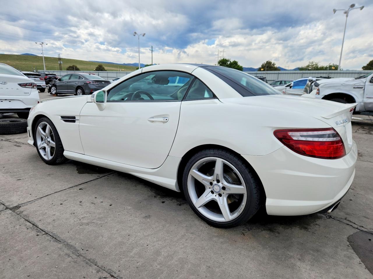 2014 Mercedes-benz Slk 350 White vin: WDDPK5HA4EF088161