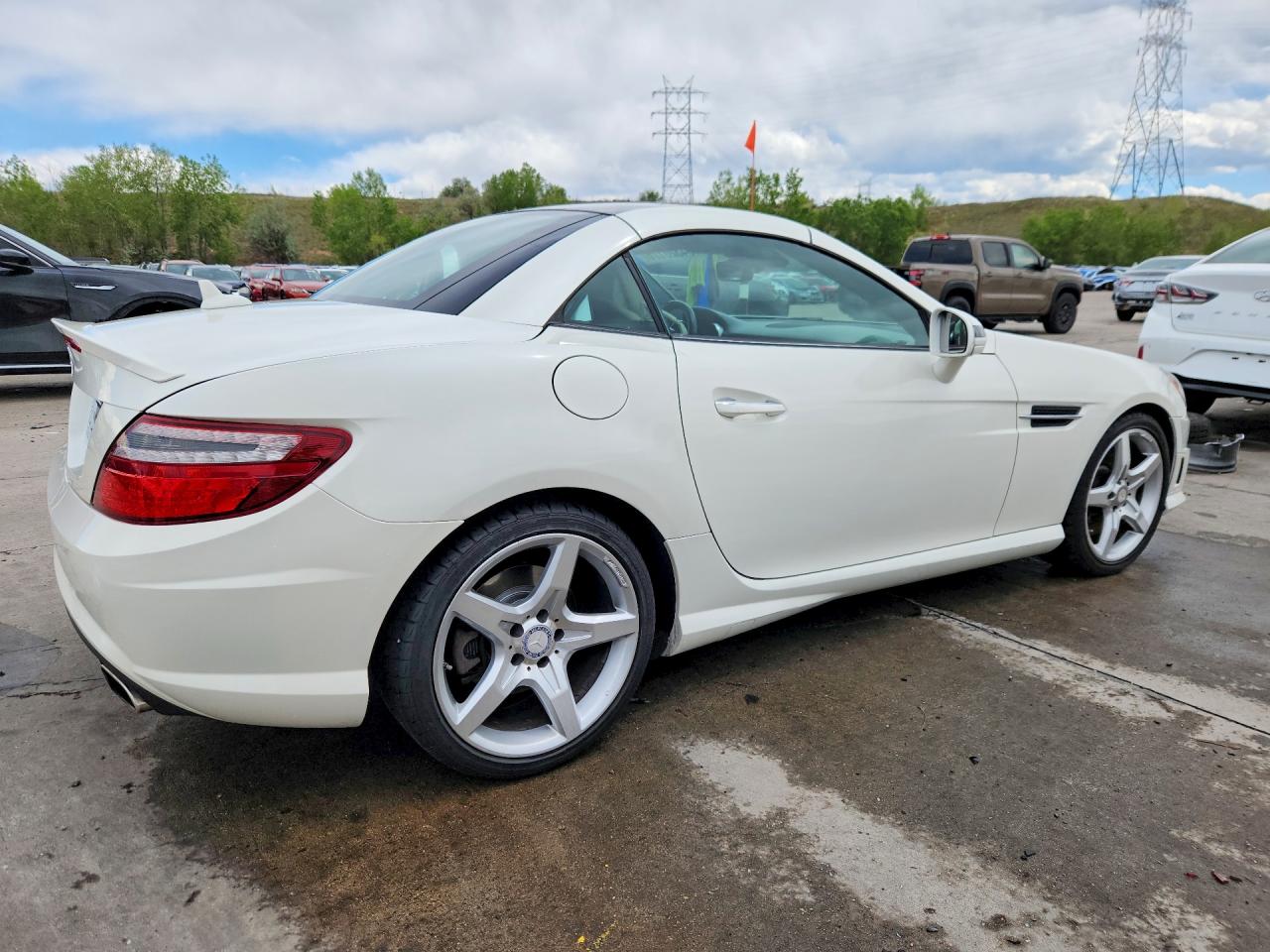 2014 Mercedes-benz Slk 350 White vin: WDDPK5HA4EF088161