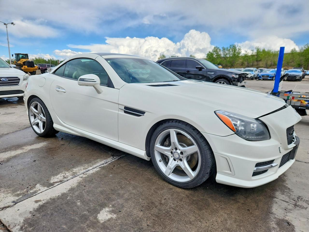 2014 Mercedes-benz Slk 350 White vin: WDDPK5HA4EF088161