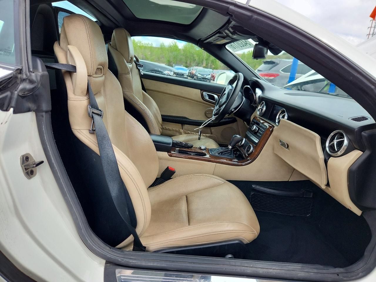 2014 Mercedes-benz Slk 350 White vin: WDDPK5HA4EF088161