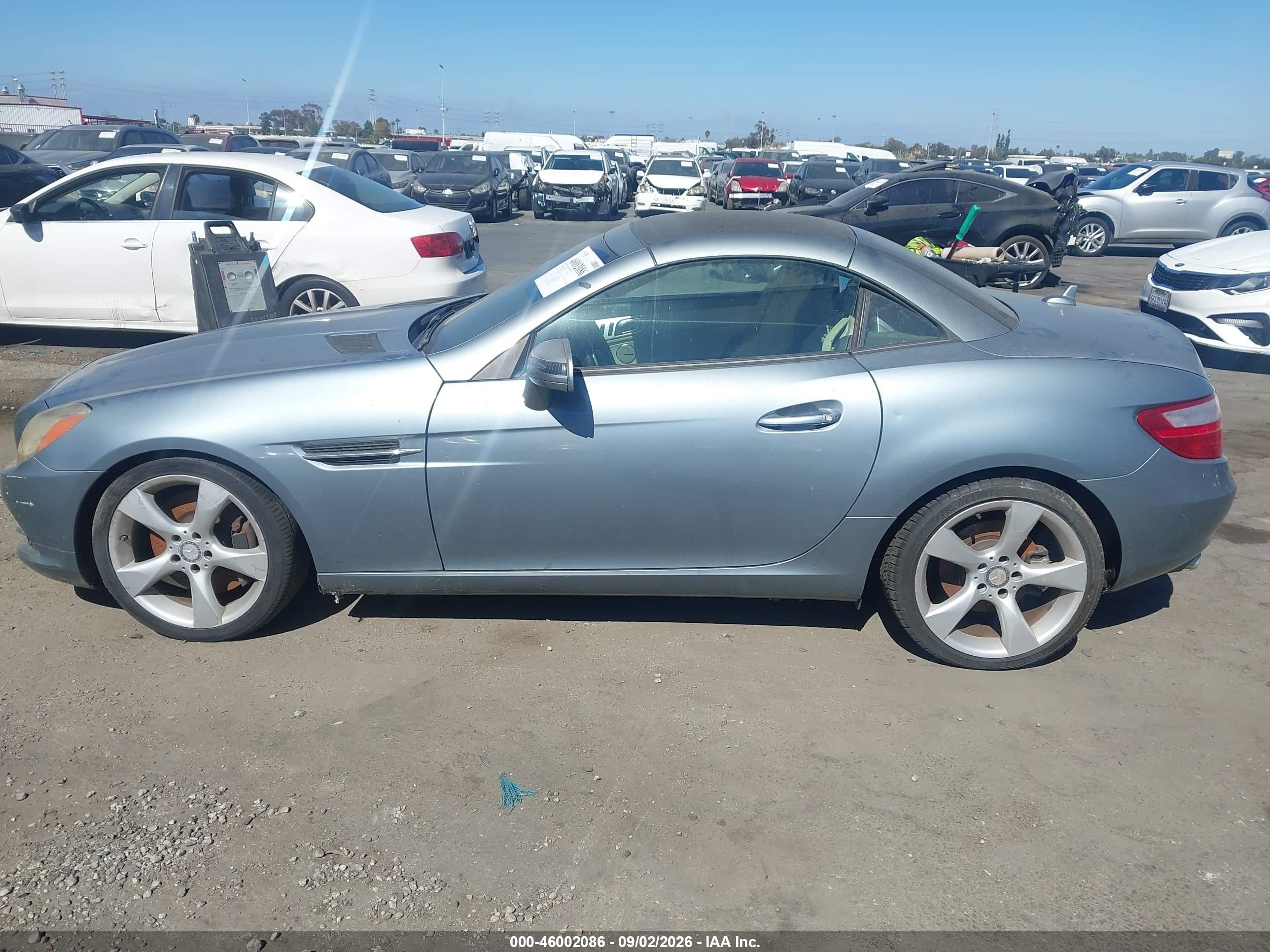 2012 Mercedes-benz Slk 350 Blue vin: WDDPK5HA7CF009479