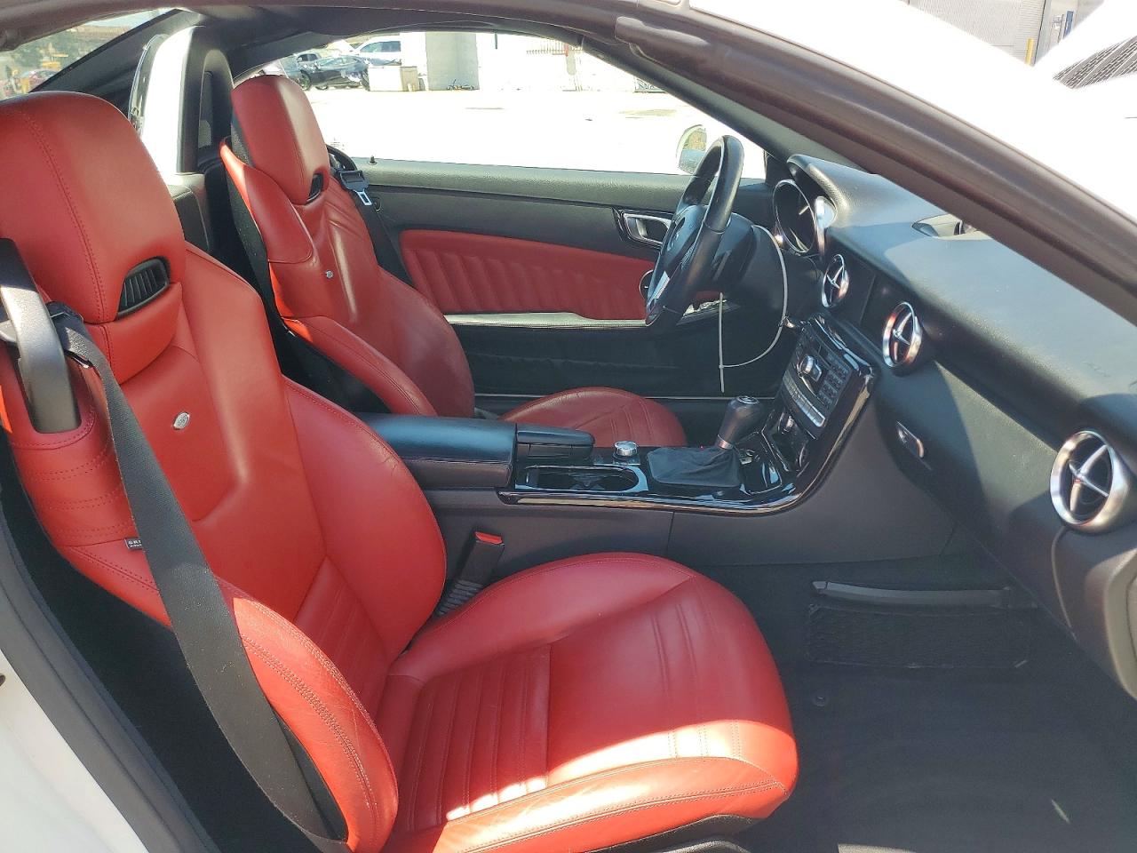 2014 Mercedes-benz Slk 350 White vin: WDDPK5HA7EF085447