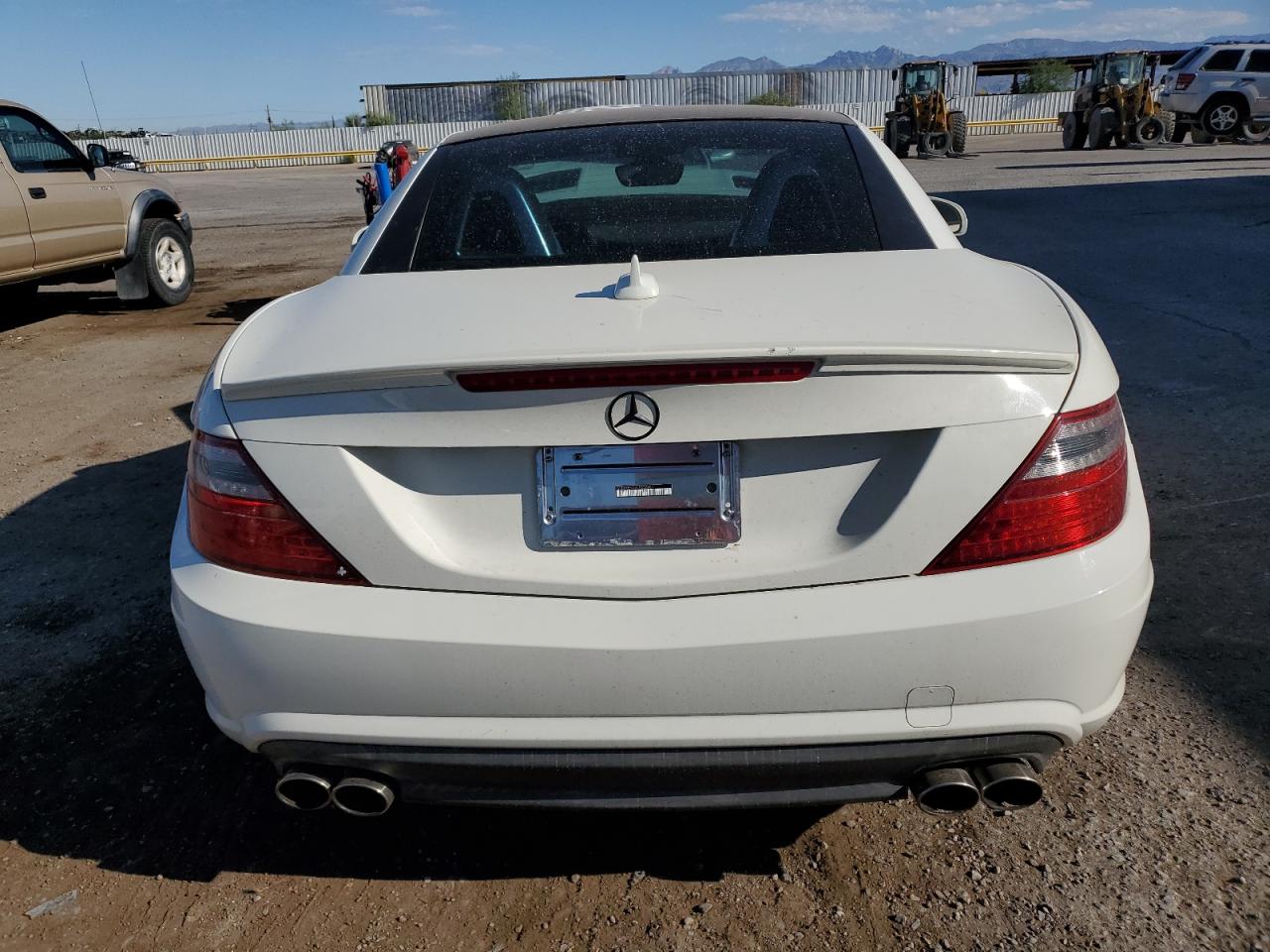 2012 Mercedes-benz Slk 350 White vin: WDDPK5HA9CF032407