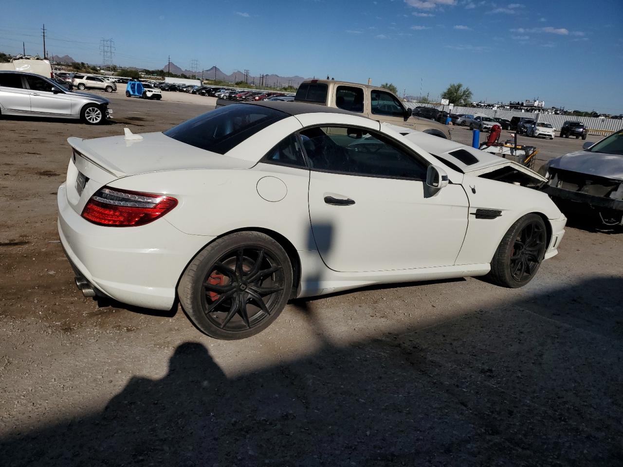 2012 Mercedes-benz Slk 350 White vin: WDDPK5HA9CF032407
