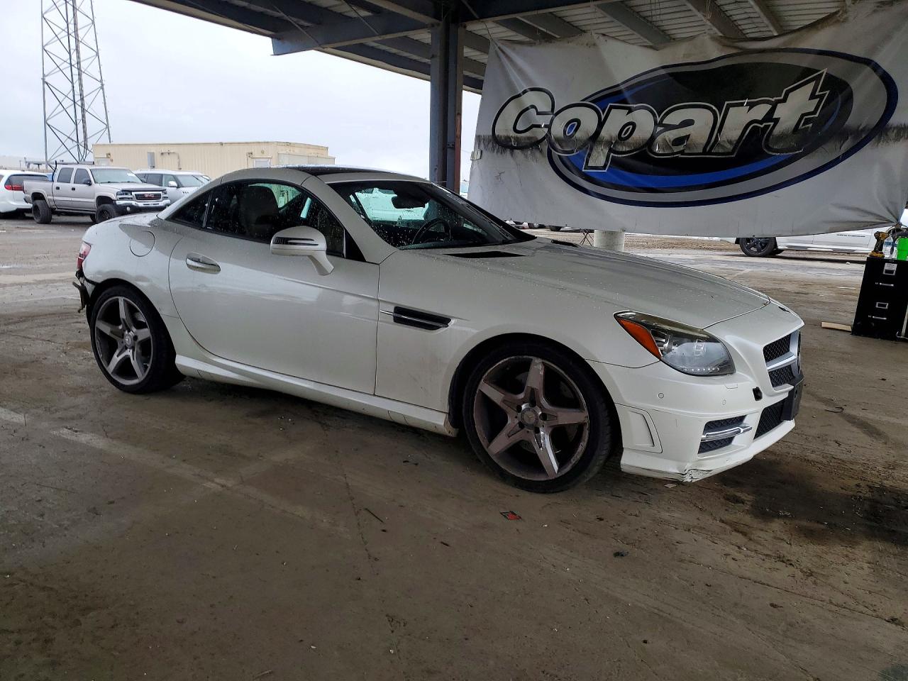 2013 Mercedes-benz Slk 350 White vin: WDDPK5HA9DF055431