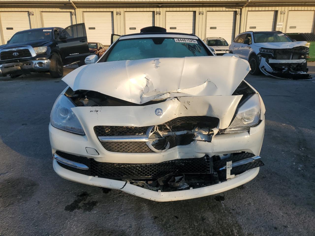 2012 Mercedes-benz Slk 350 White vin: WDDPK5HAXCF013624