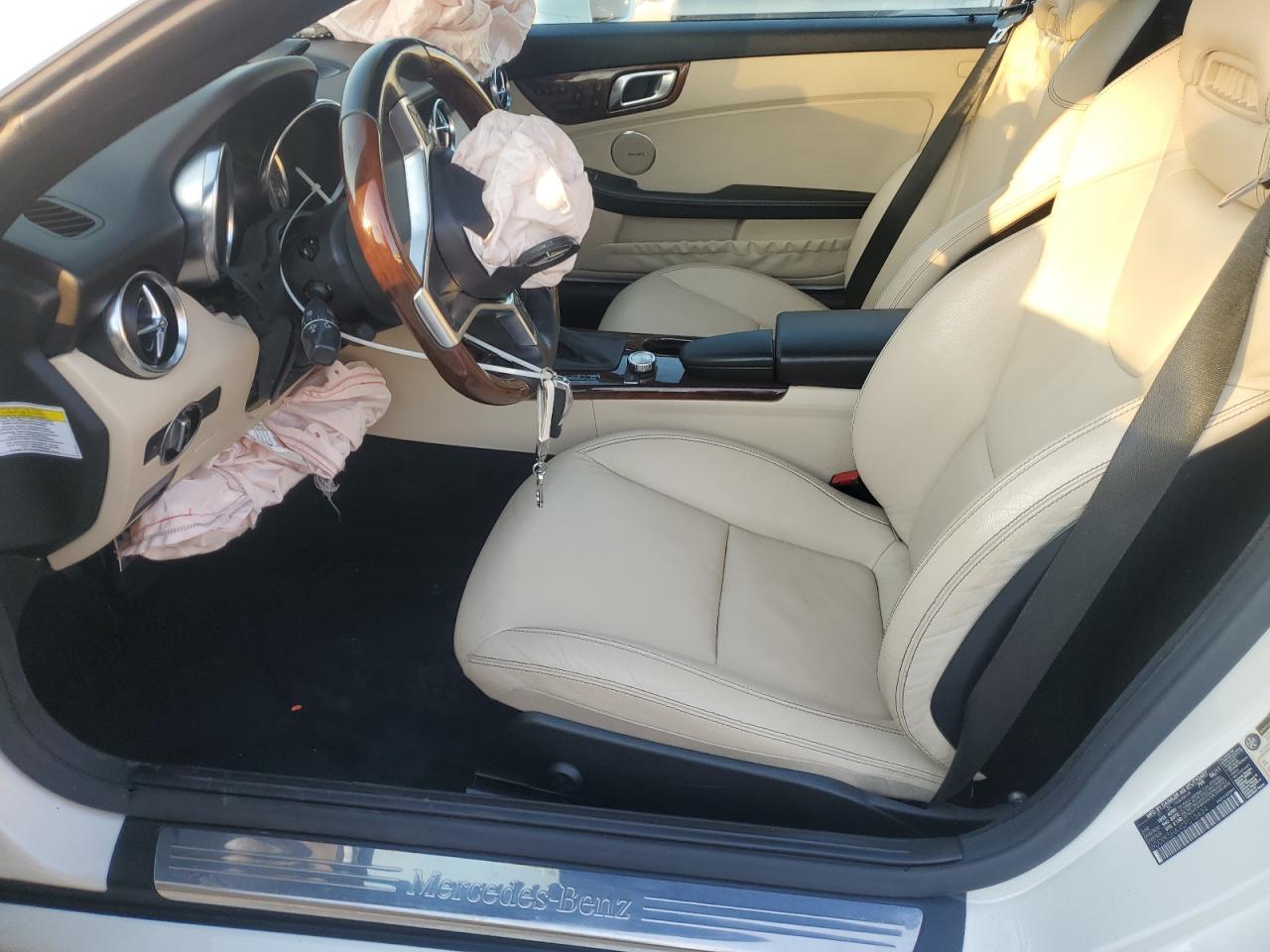 2012 Mercedes-benz Slk 350 White vin: WDDPK5HAXCF013624