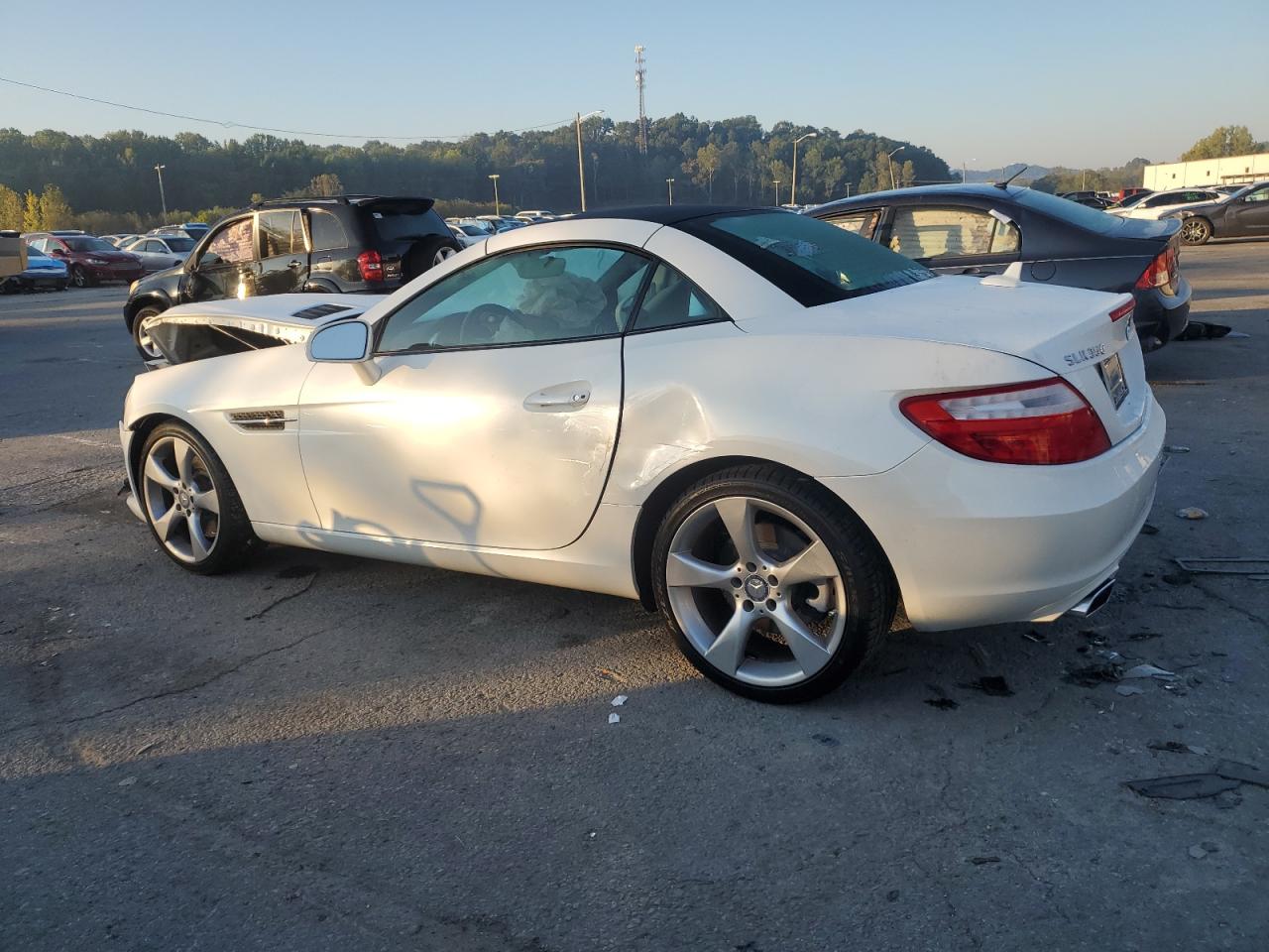 2012 Mercedes-benz Slk 350 White vin: WDDPK5HAXCF013624