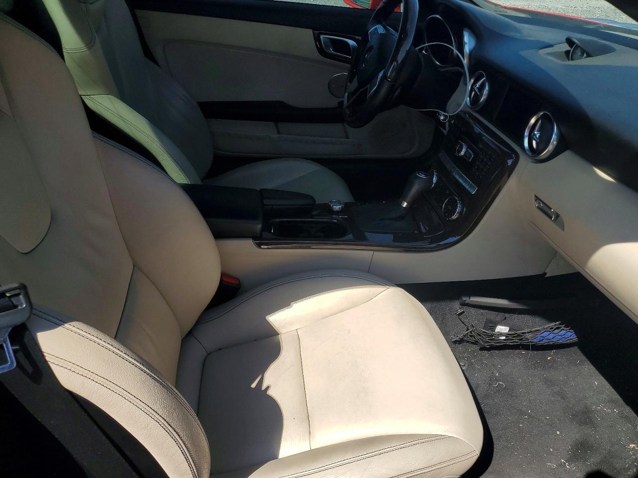 2013 Mercedes-benz Slk 350 Red vin: WDDPK5HAXDF054045