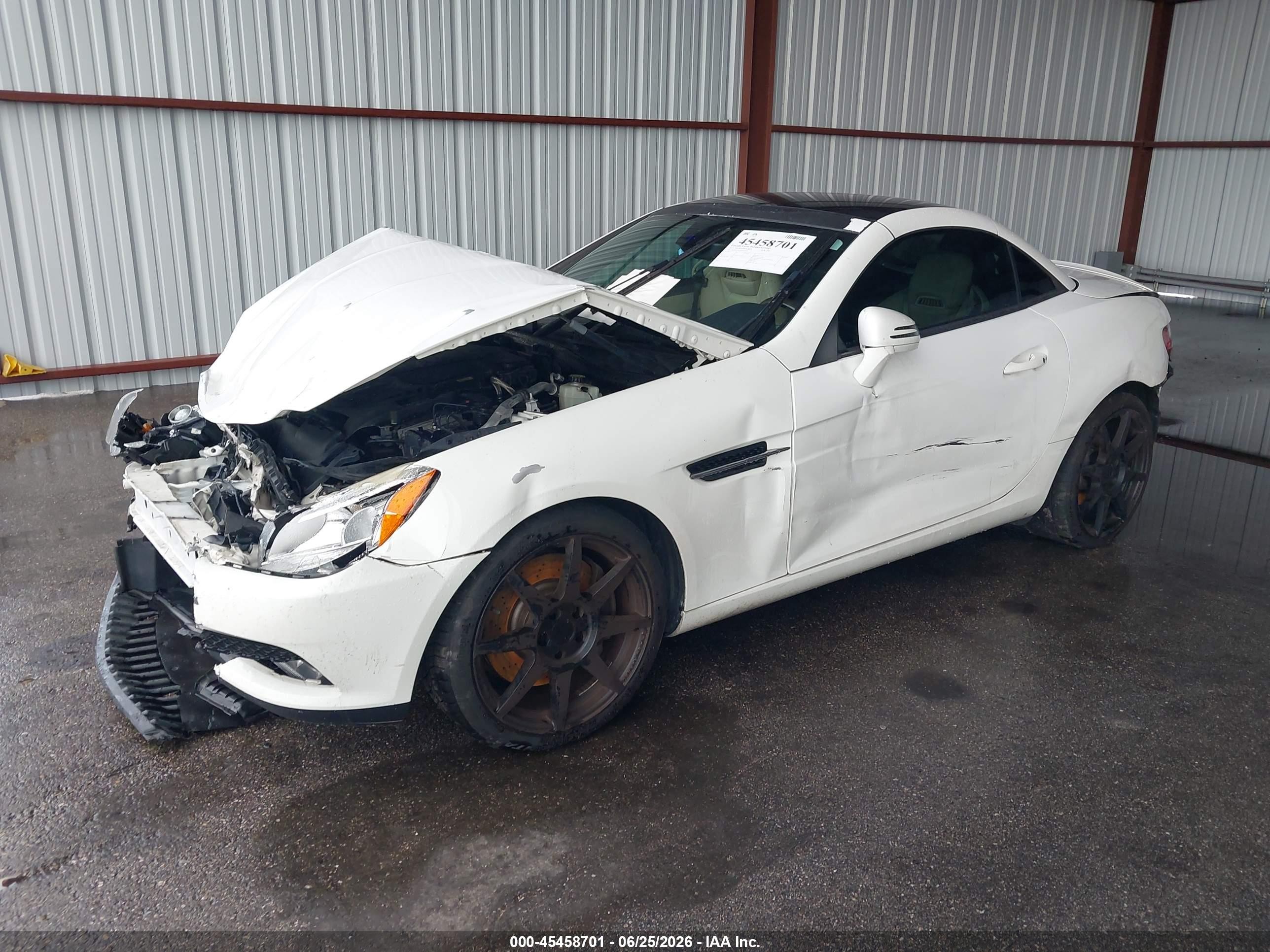 2014 Mercedes-benz Slk 350   White vin: WDDPK5HAXEF075950