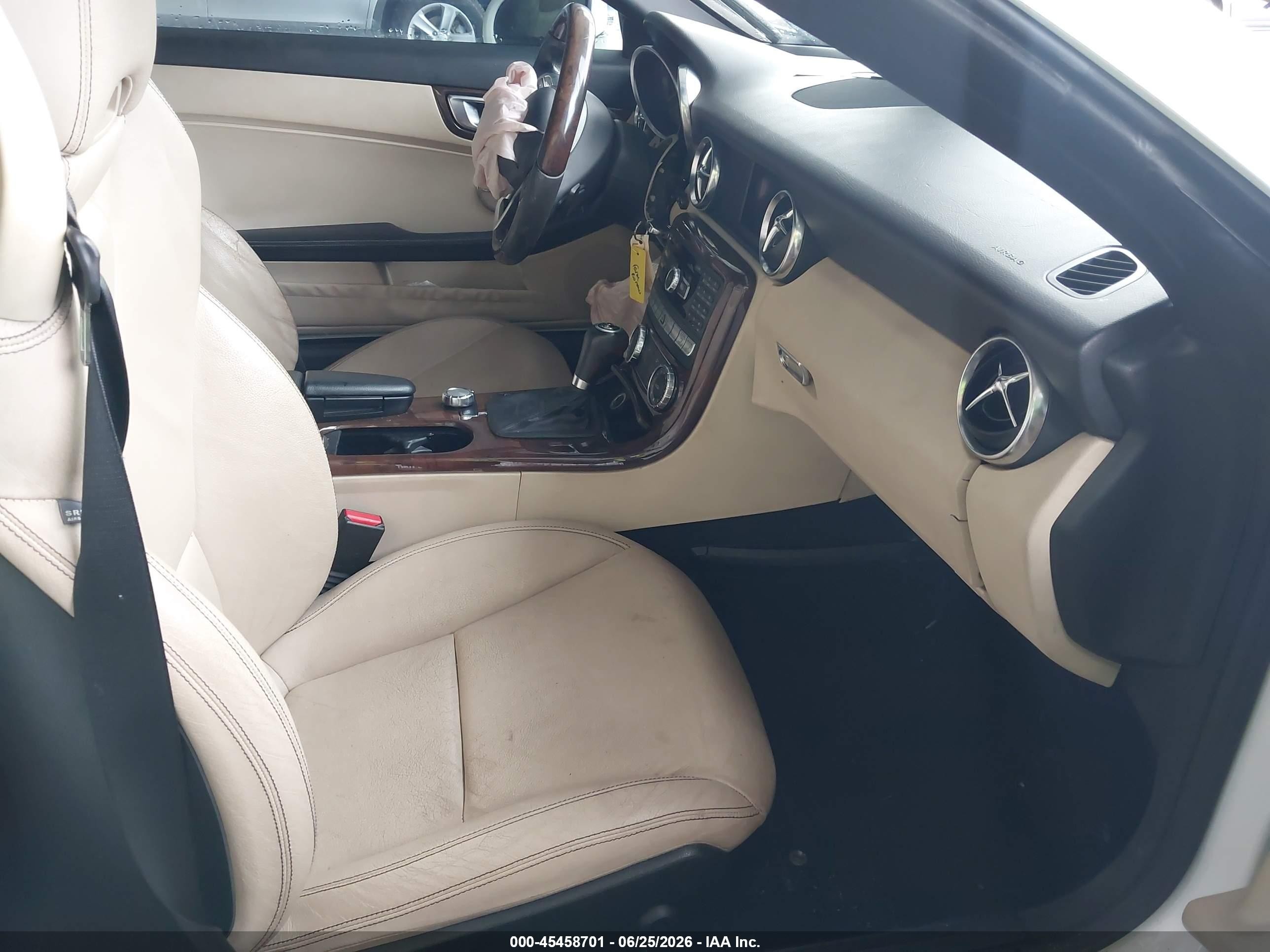 2014 Mercedes-benz Slk 350   White vin: WDDPK5HAXEF075950