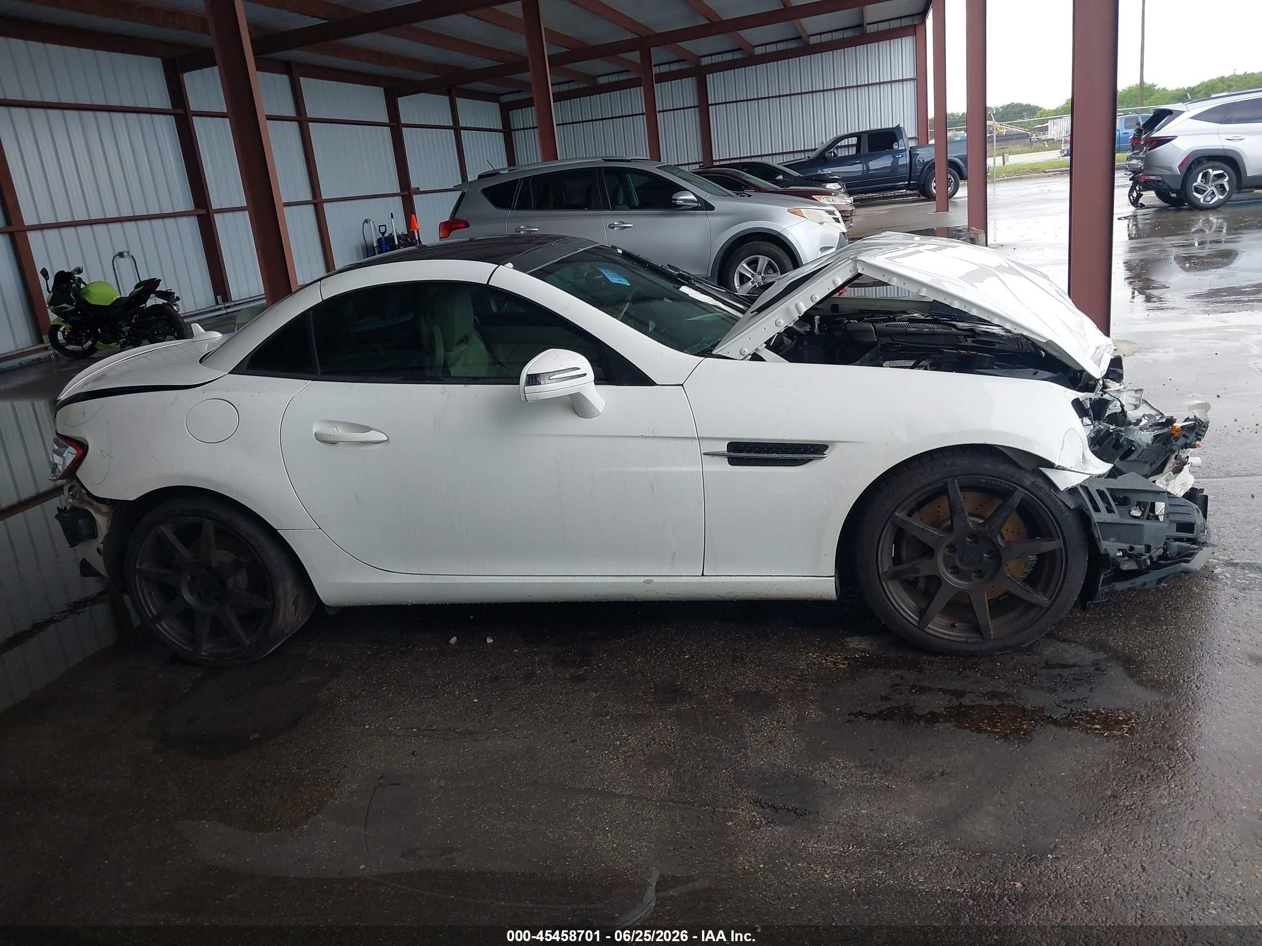 2014 Mercedes-benz Slk 350   White vin: WDDPK5HAXEF075950