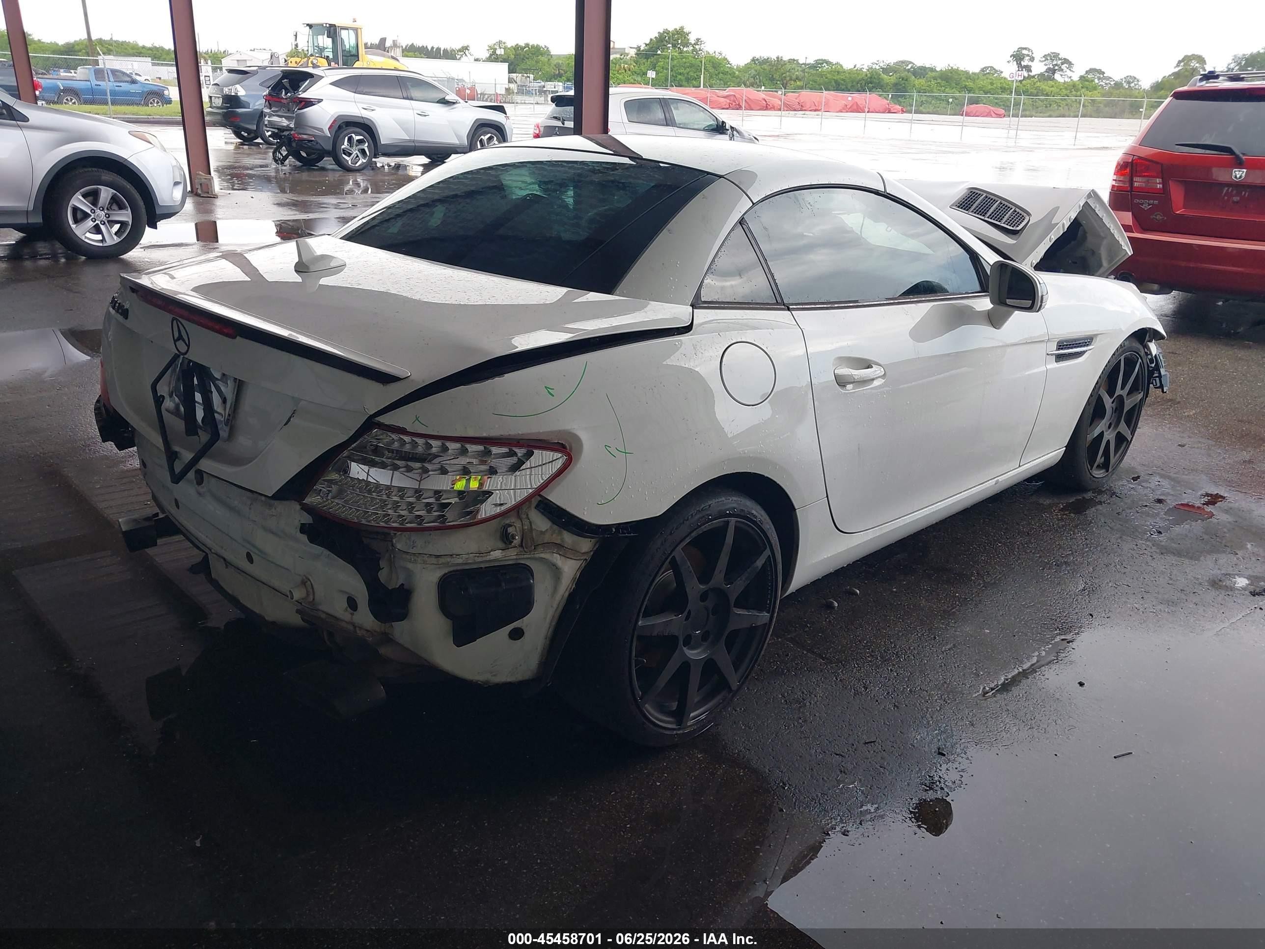 2014 Mercedes-benz Slk 350   White vin: WDDPK5HAXEF075950