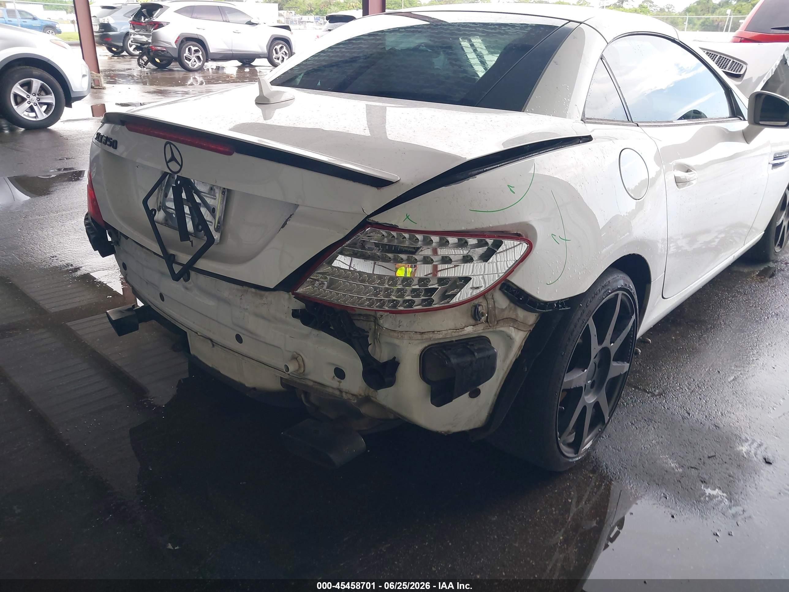 2014 Mercedes-benz Slk 350   White vin: WDDPK5HAXEF075950