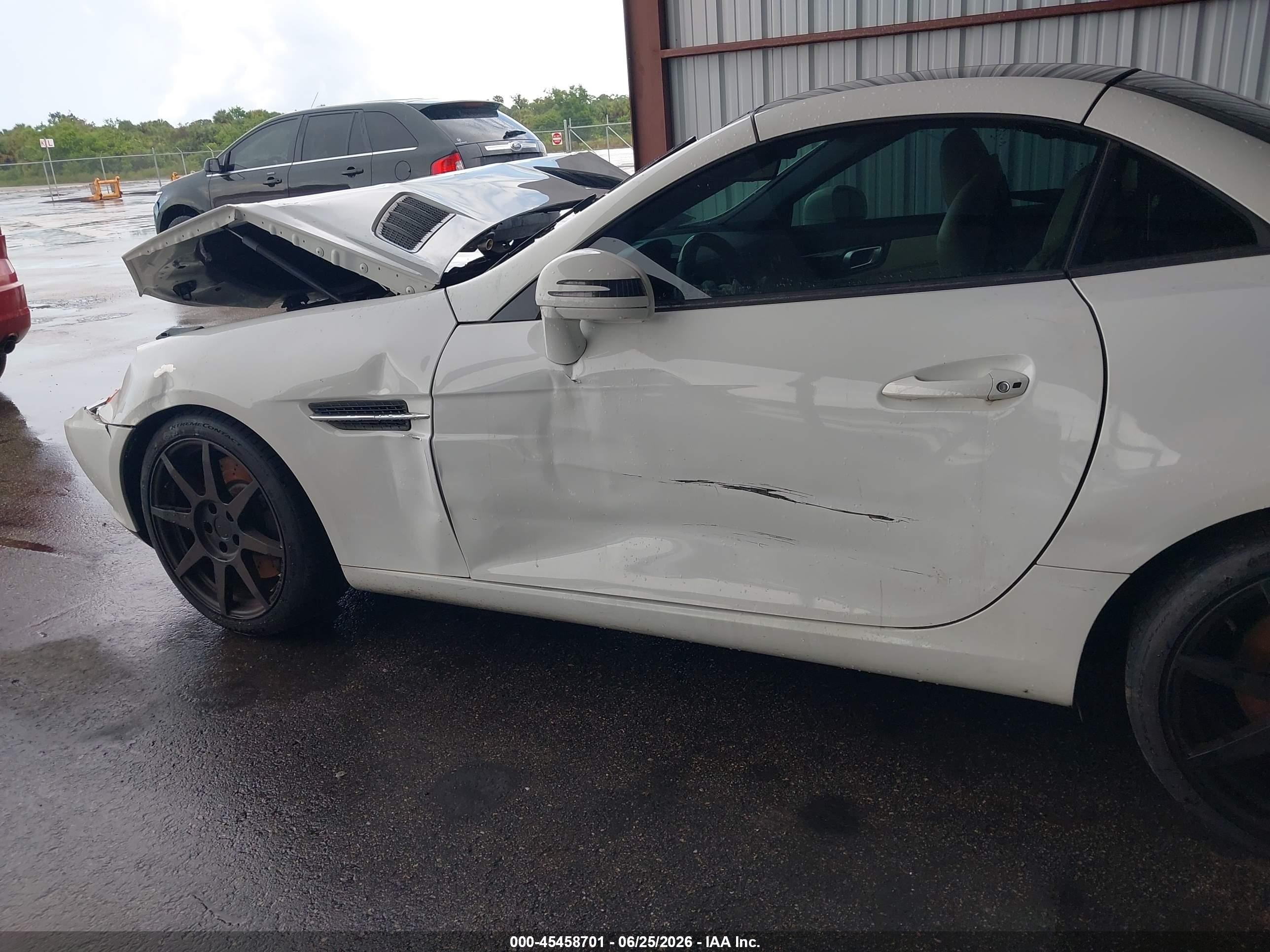 2014 Mercedes-benz Slk 350   White vin: WDDPK5HAXEF075950