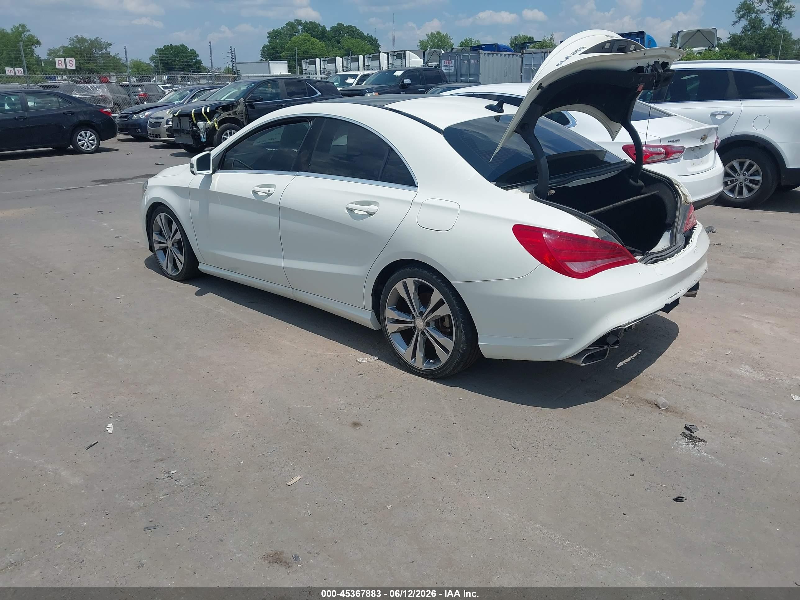 2014 Mercedes-benz Cla 250   Белый vin: WDDSJ4EB0EN039596