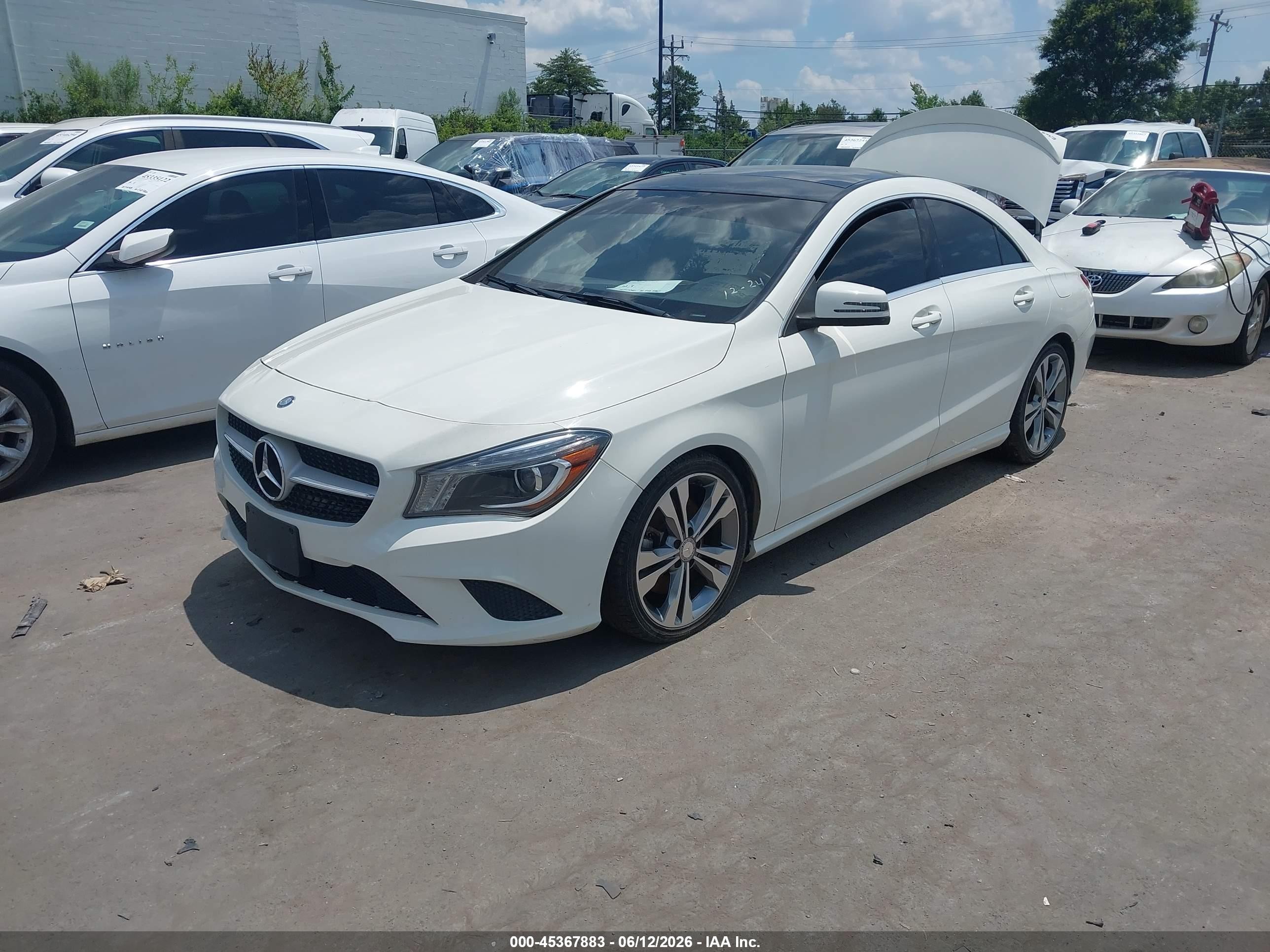2014 Mercedes-benz Cla 250   Белый vin: WDDSJ4EB0EN039596