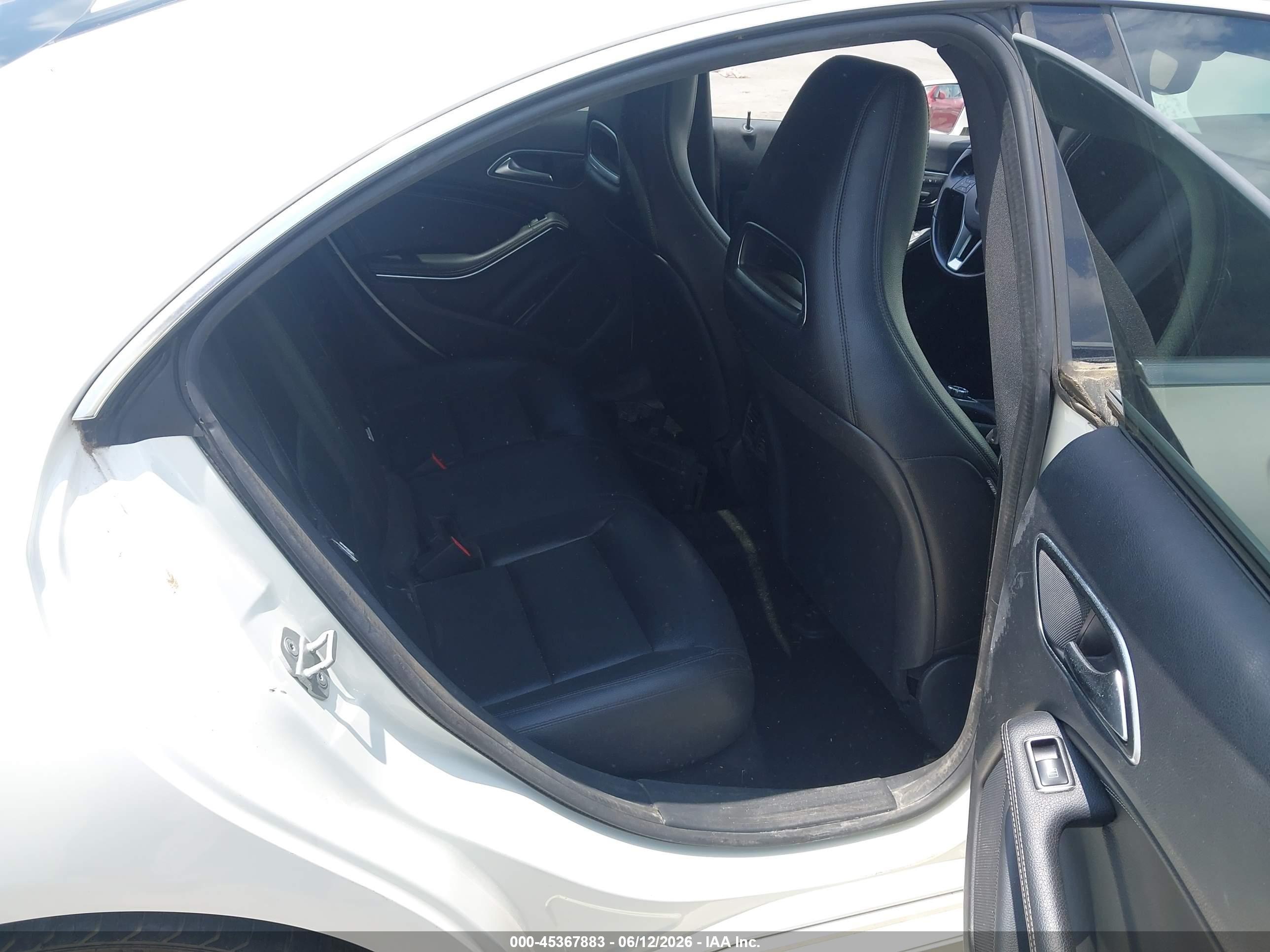 2014 Mercedes-benz Cla 250   Белый vin: WDDSJ4EB0EN039596