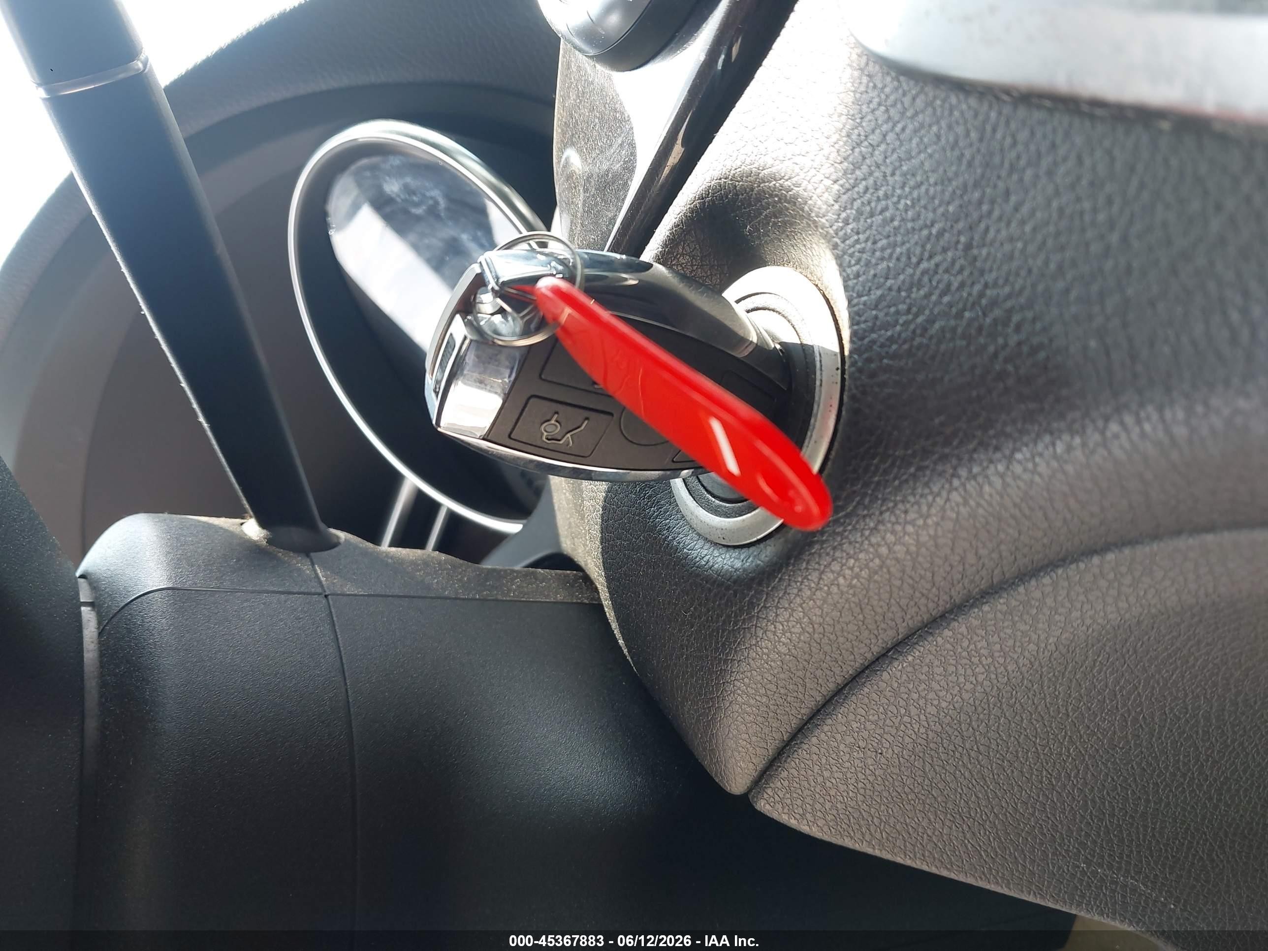 2014 Mercedes-benz Cla 250   Белый vin: WDDSJ4EB0EN039596