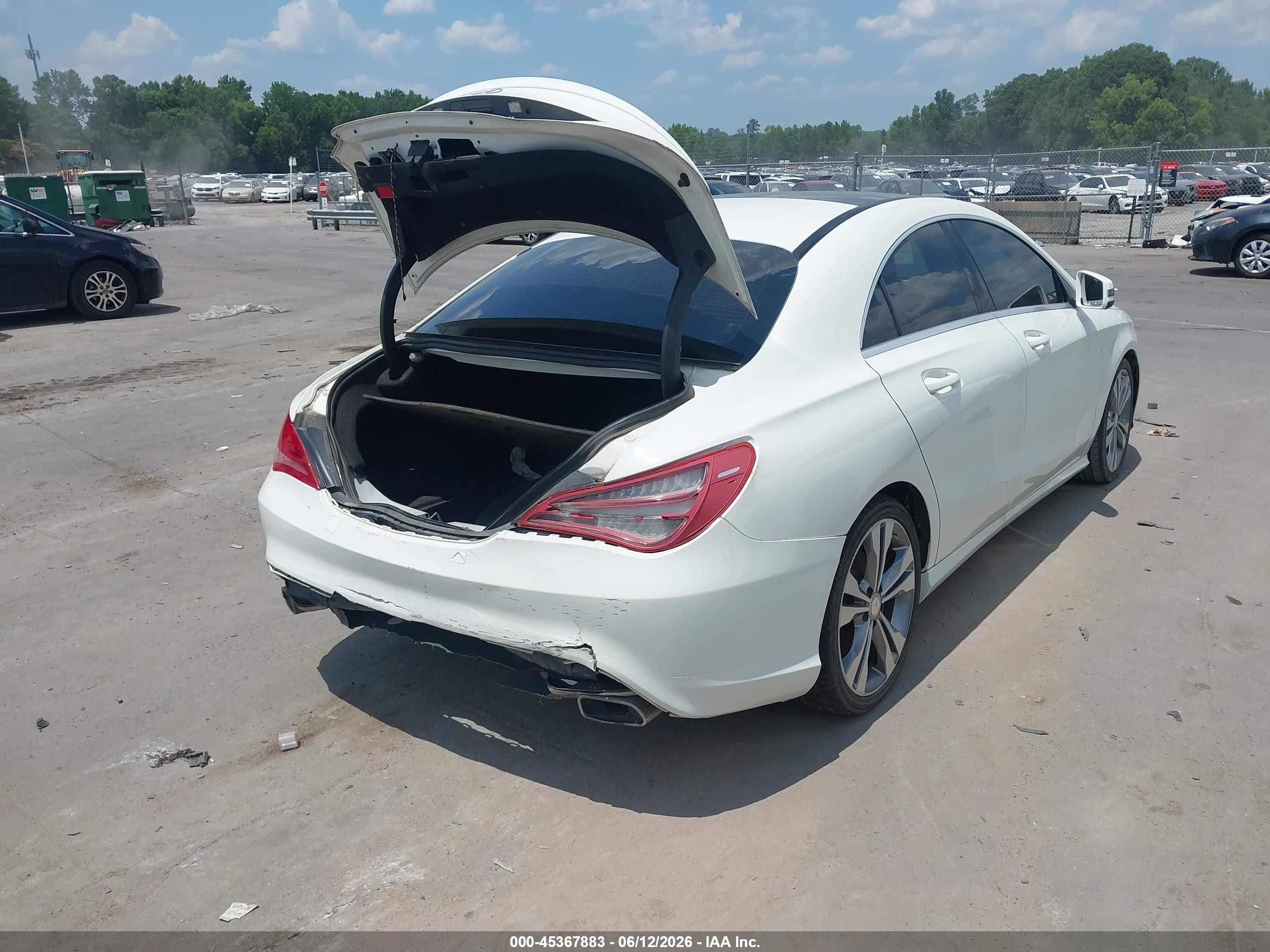 2014 Mercedes-benz Cla 250   Белый vin: WDDSJ4EB0EN039596