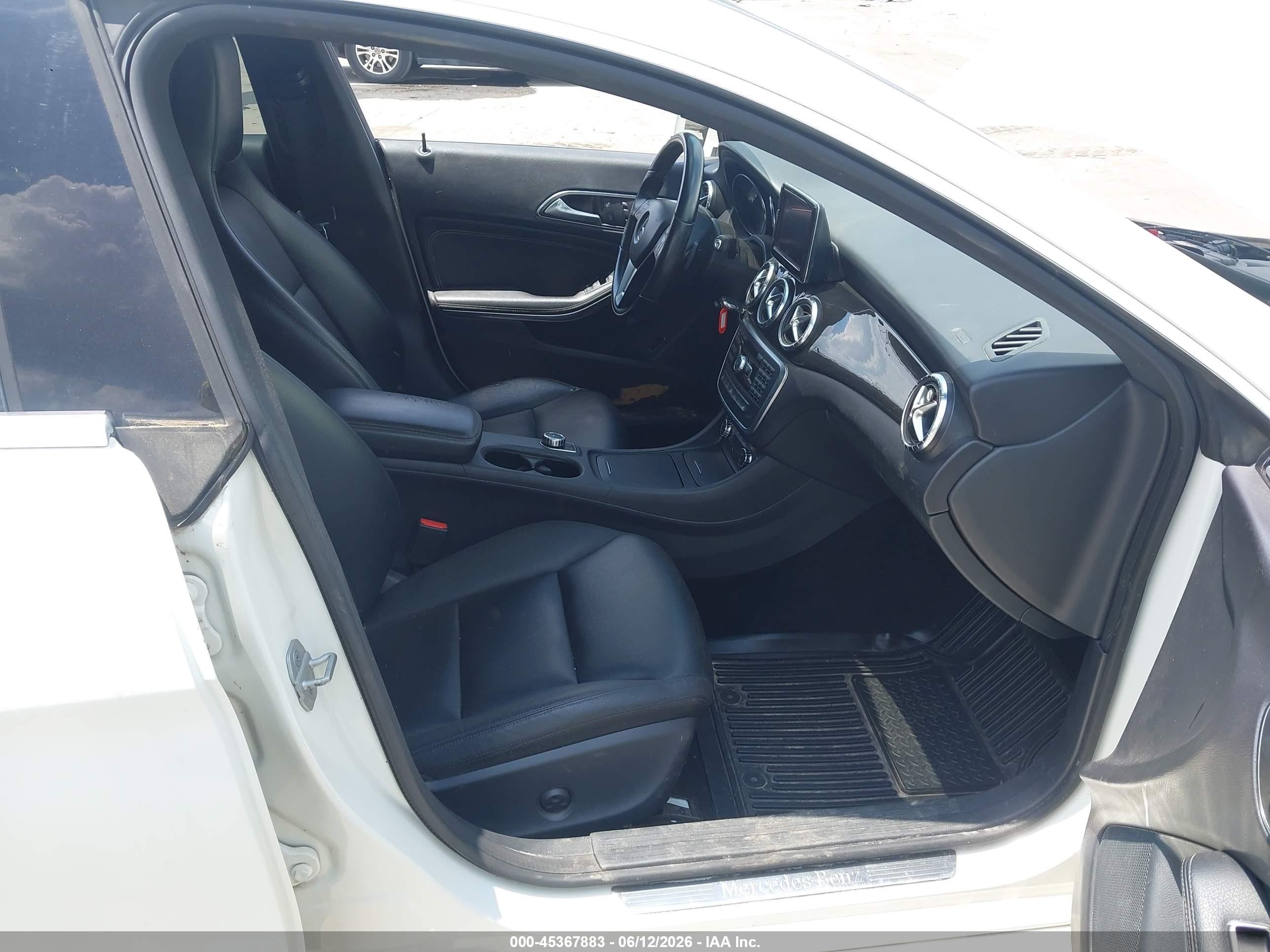 2014 Mercedes-benz Cla 250   Белый vin: WDDSJ4EB0EN039596