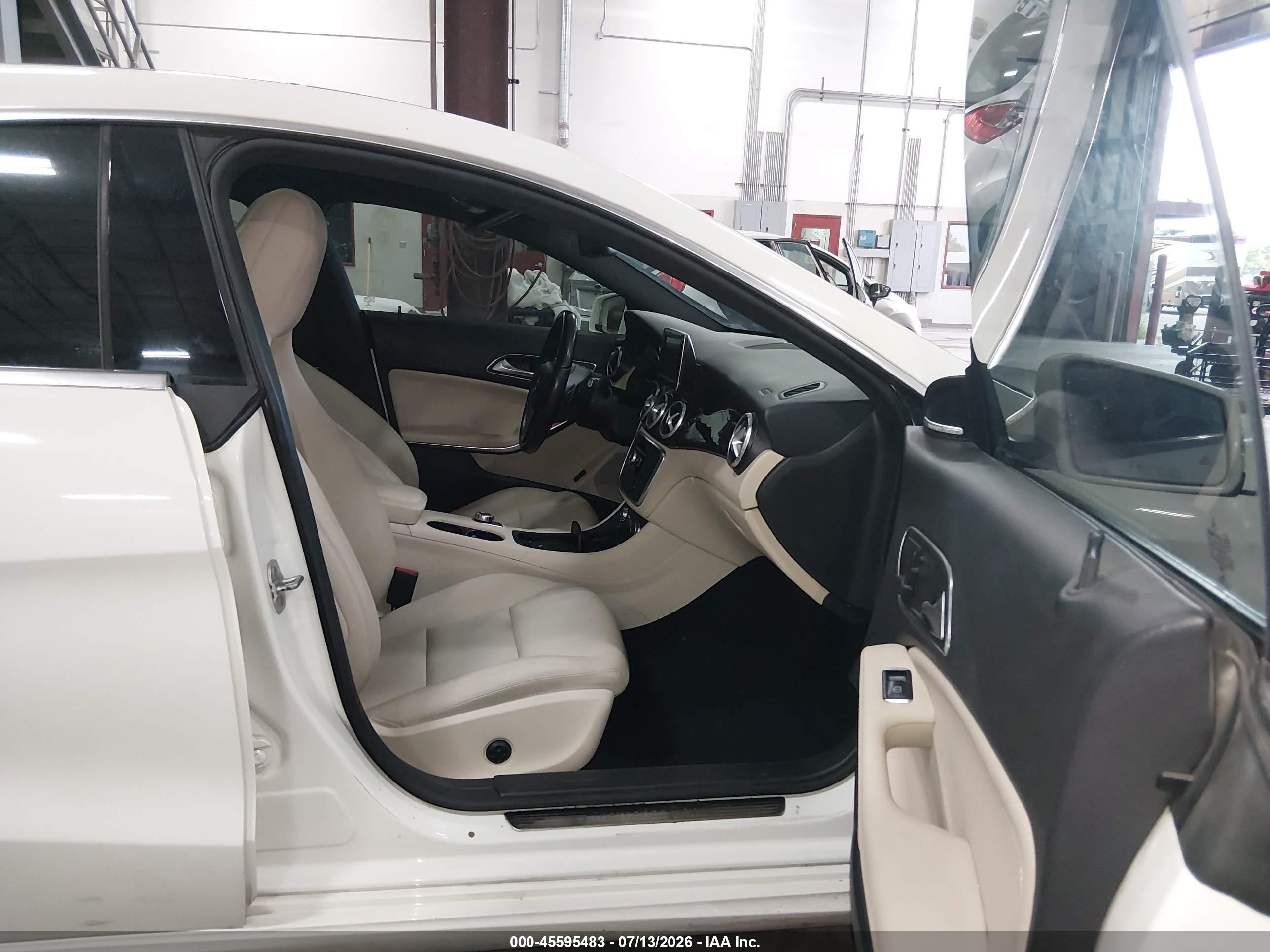 2014 Mercedes-benz Cla 250   White vin: WDDSJ4EB0EN045446