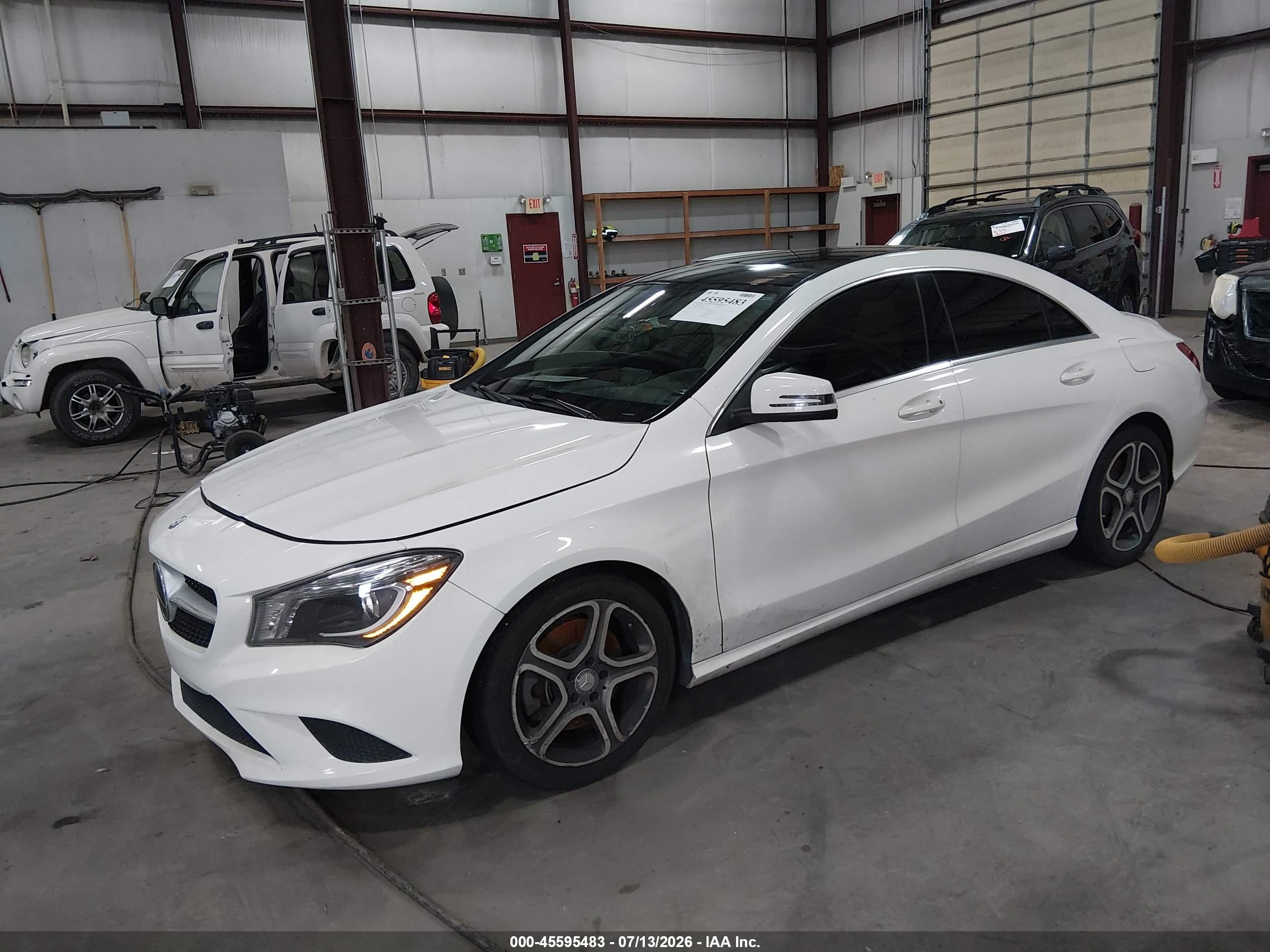 2014 Mercedes-benz Cla 250   White vin: WDDSJ4EB0EN045446