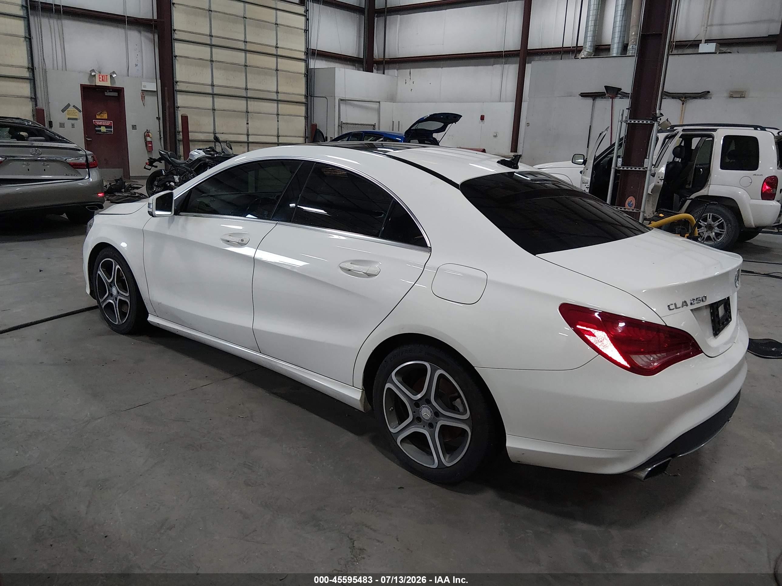 2014 Mercedes-benz Cla 250   White vin: WDDSJ4EB0EN045446