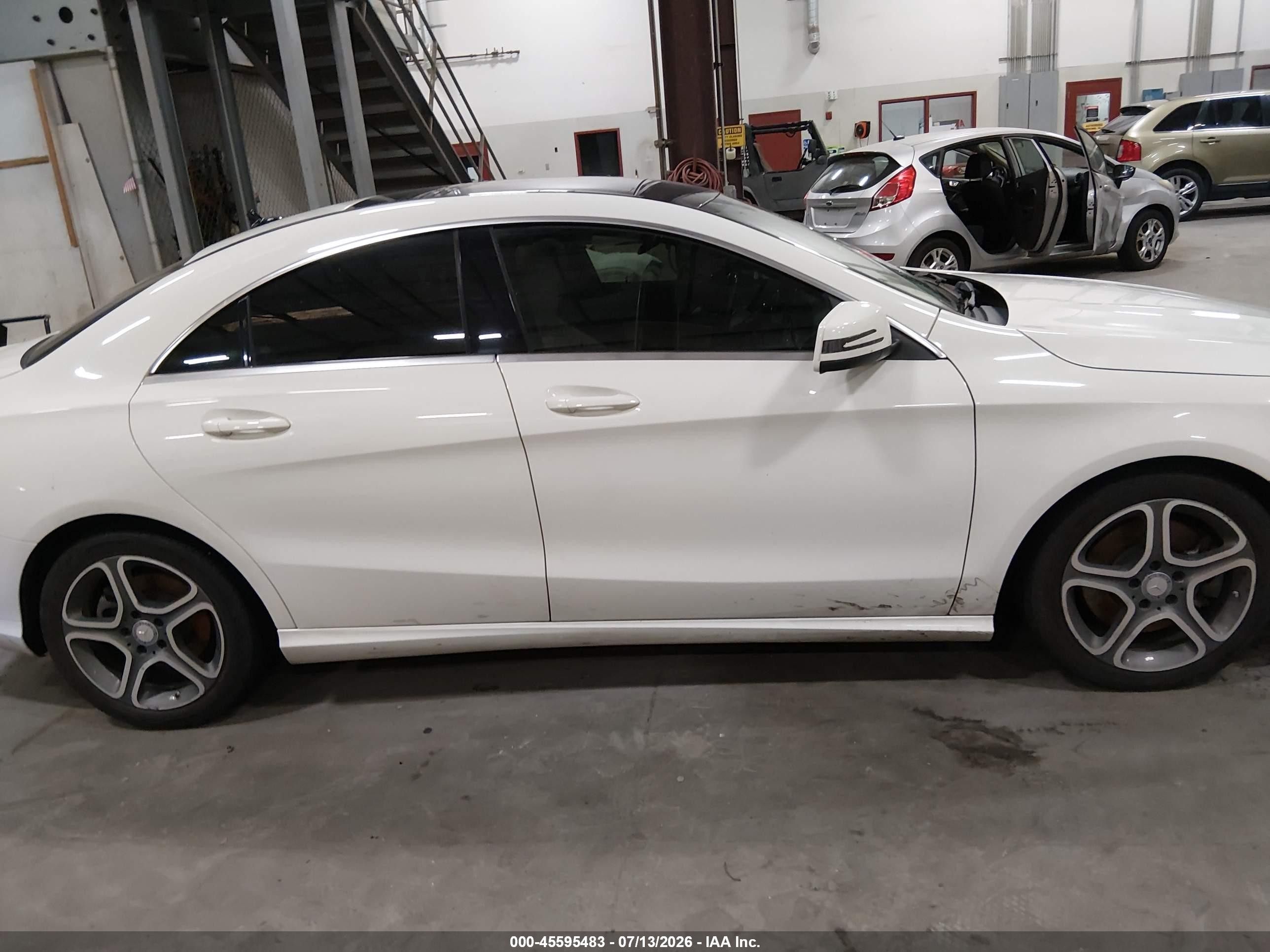 2014 Mercedes-benz Cla 250   White vin: WDDSJ4EB0EN045446