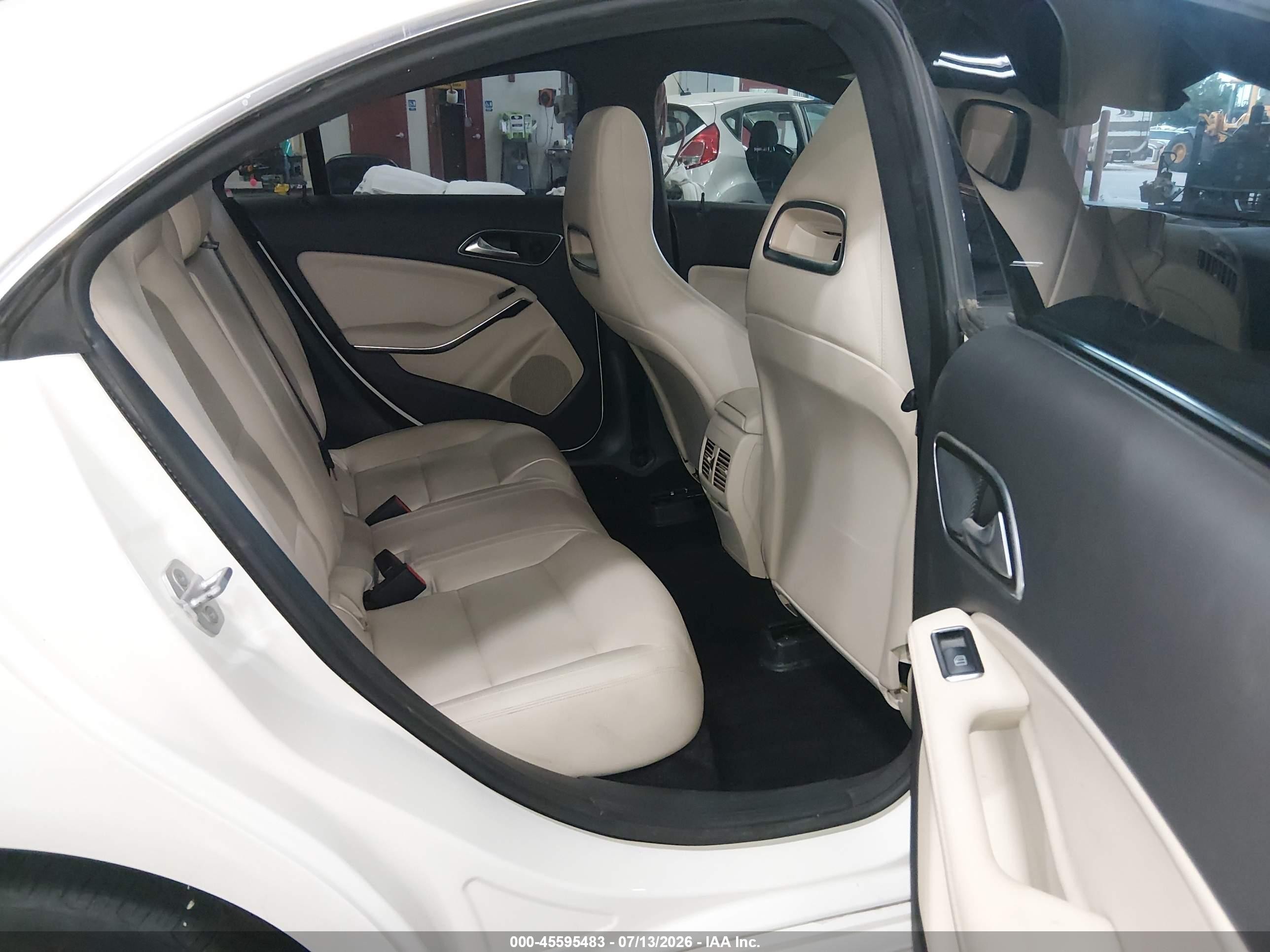 2014 Mercedes-benz Cla 250   White vin: WDDSJ4EB0EN045446