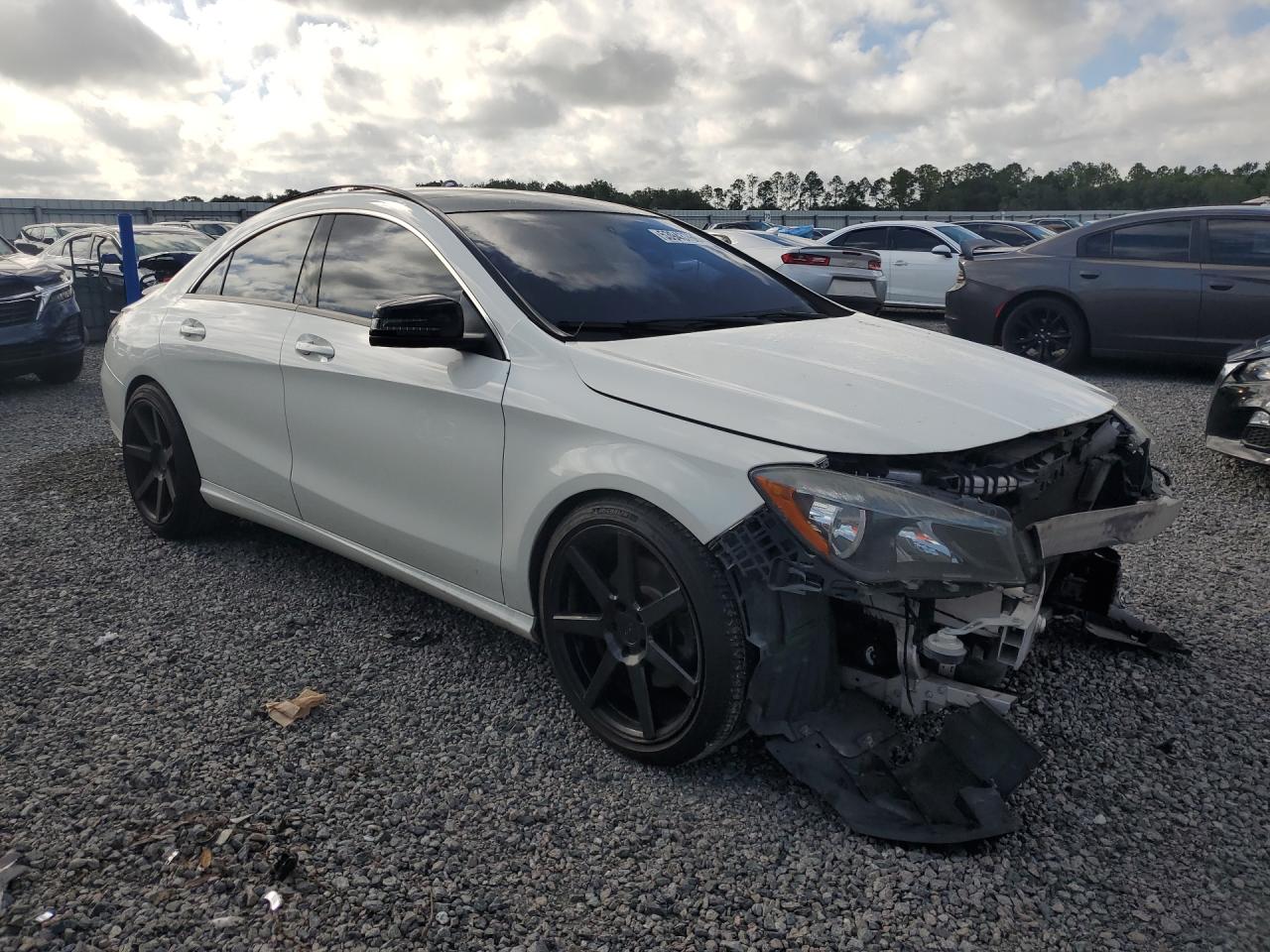 2014 Mercedes-benz Cla 250 White vin: WDDSJ4EB0EN059931