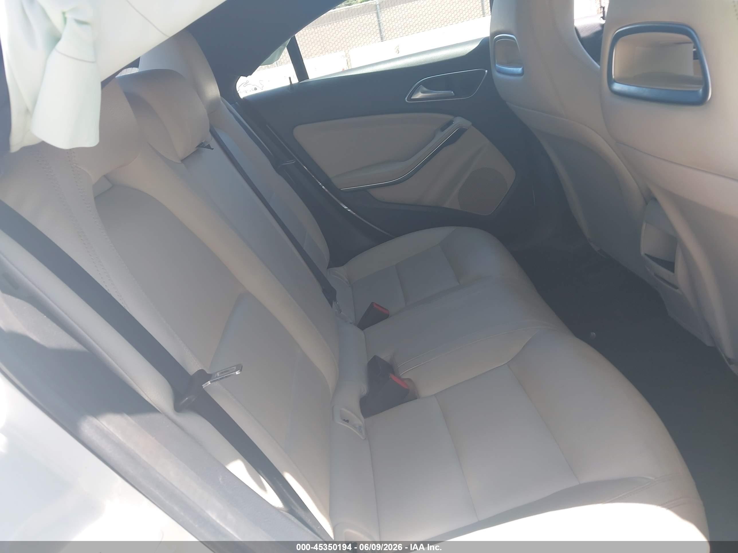2014 Mercedes-benz Cla 250   Белый vin: WDDSJ4EB0EN118654