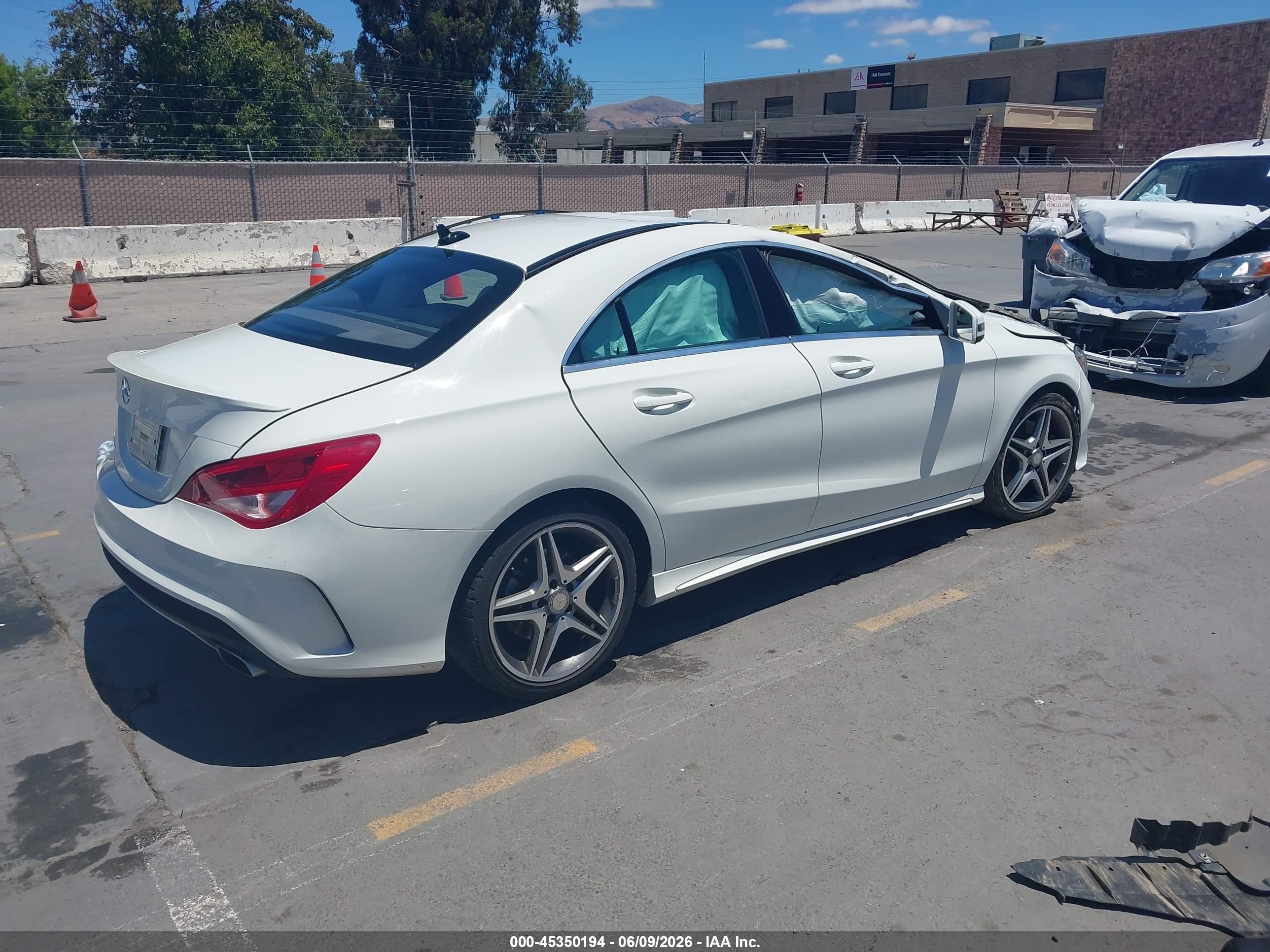 2014 Mercedes-benz Cla 250   Белый vin: WDDSJ4EB0EN118654