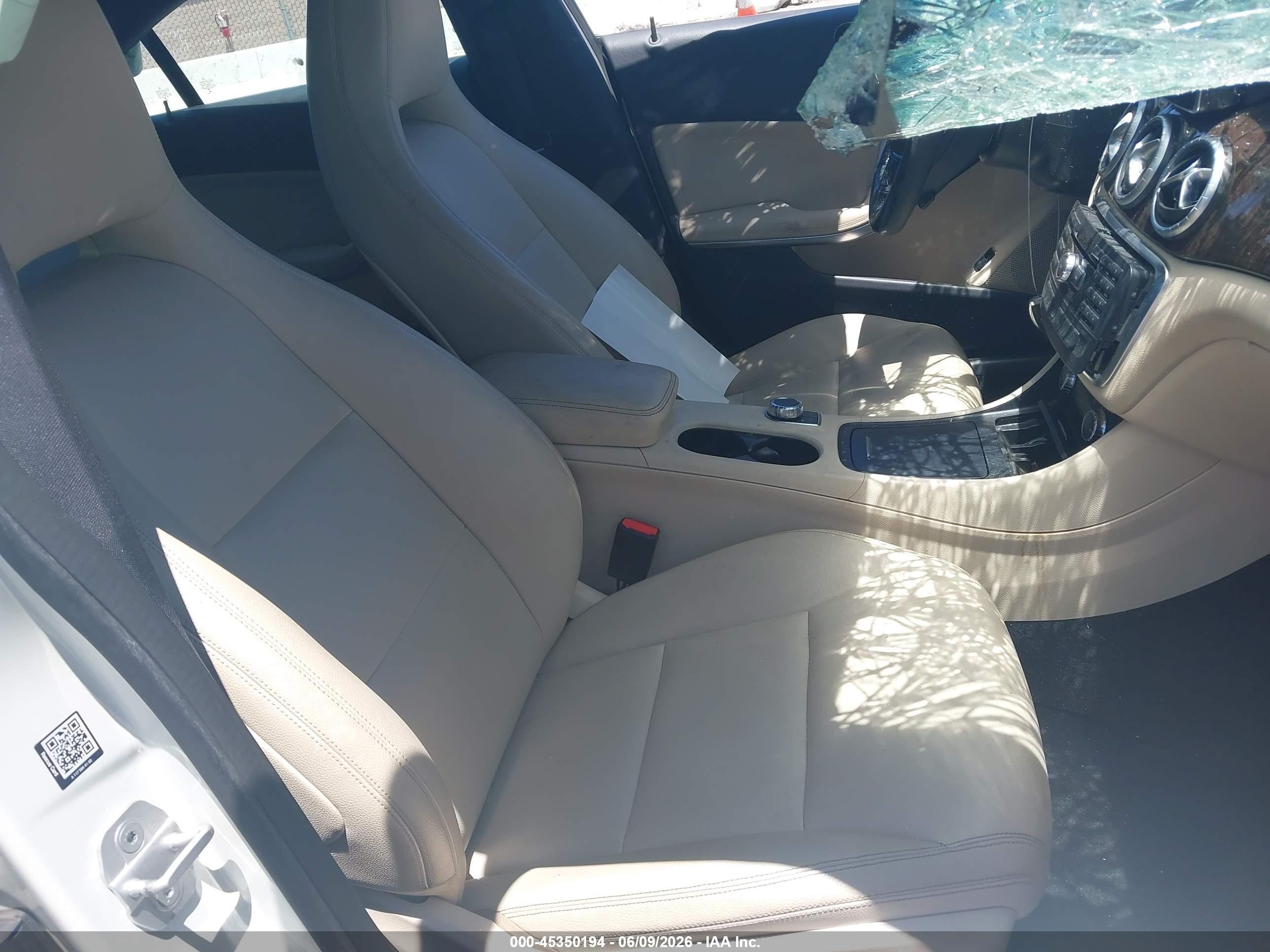 2014 Mercedes-benz Cla 250   Белый vin: WDDSJ4EB0EN118654