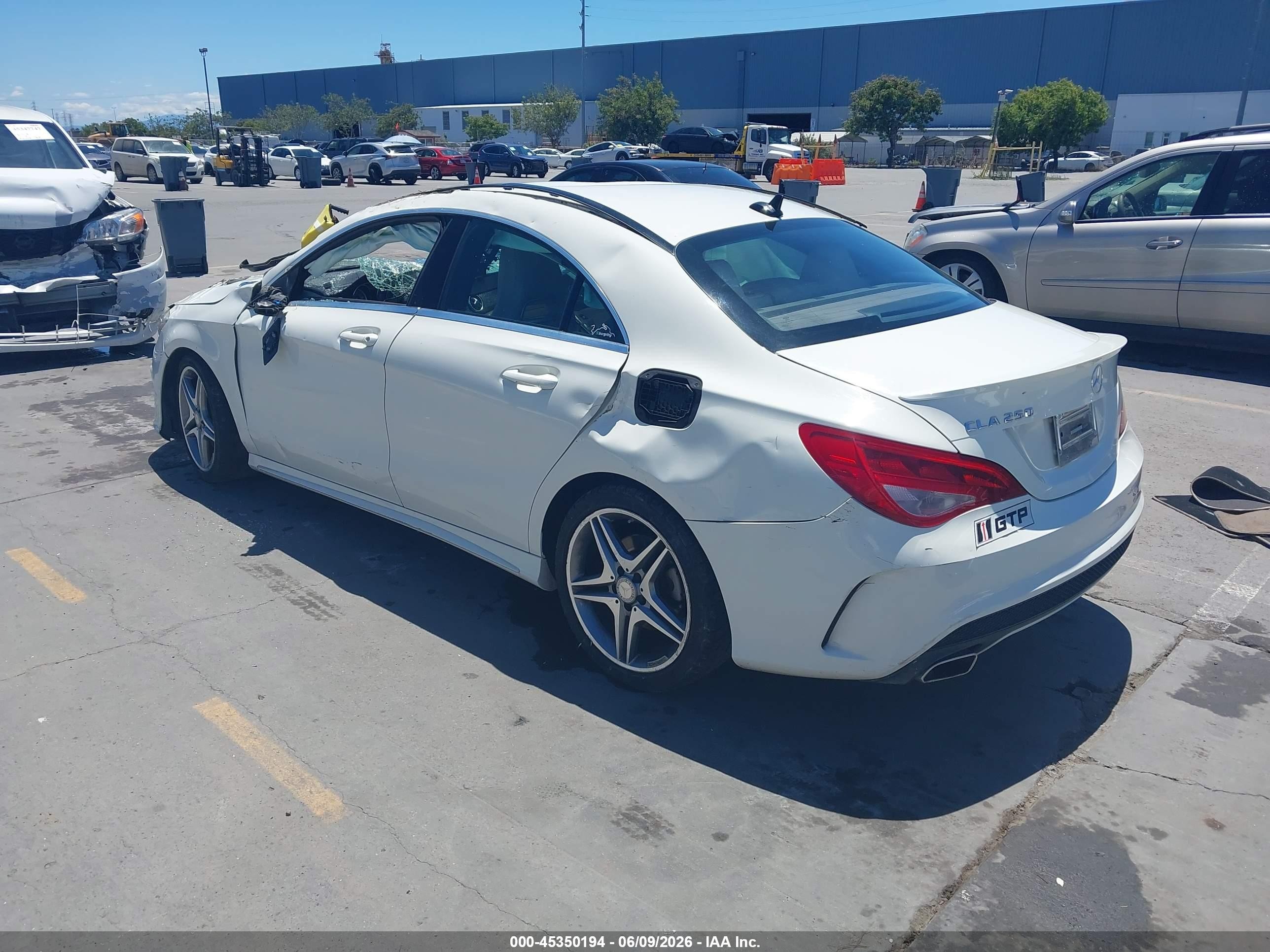 2014 Mercedes-benz Cla 250   Белый vin: WDDSJ4EB0EN118654